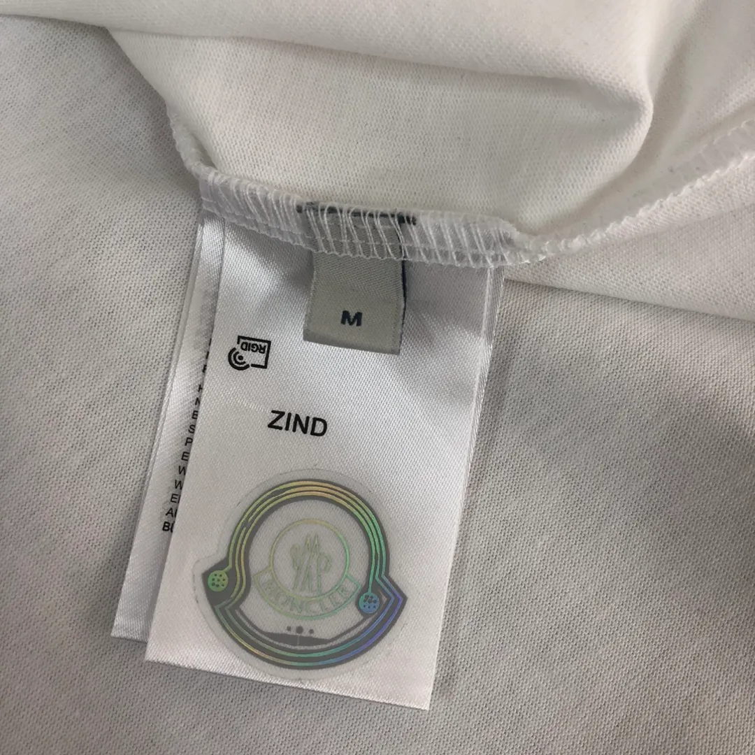 P160 🔥MONCLER The latest short-sleeved T-shirt for couples ~ Features representative brand printing design ~ The fabric upper body is comfortable and breathable, not stiff, slim cut, made of high-end custom-made pure cotton fabric! The upper body is comfortable and stylish, and it can be worn alone as an inner layer. It is a must-have for fashionistas! ! ! Color: black, white, gray Size: S～XL (loose version, please state your height and weight when placing an order)