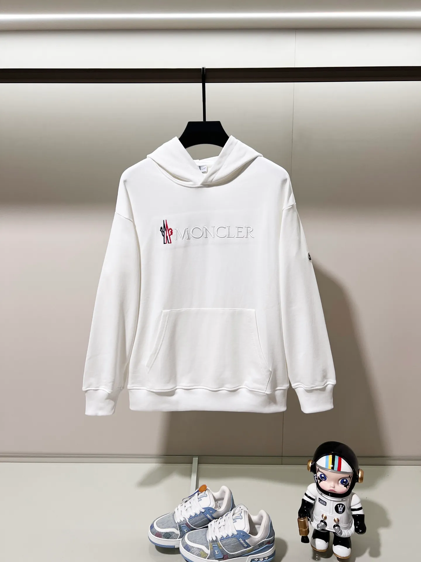 P260 MONCLER/Mask 420g pure cotton hooded sweatshirt, color block embroidery🪡letter arrangement LOGO arm patch logo, official synchronization, high version, high quality, fashionable personality, versatile trend, pure original quality, original fabric, tag, collar label, washed wheat, complete three standards, color: black, white, gray. Size: XS-L