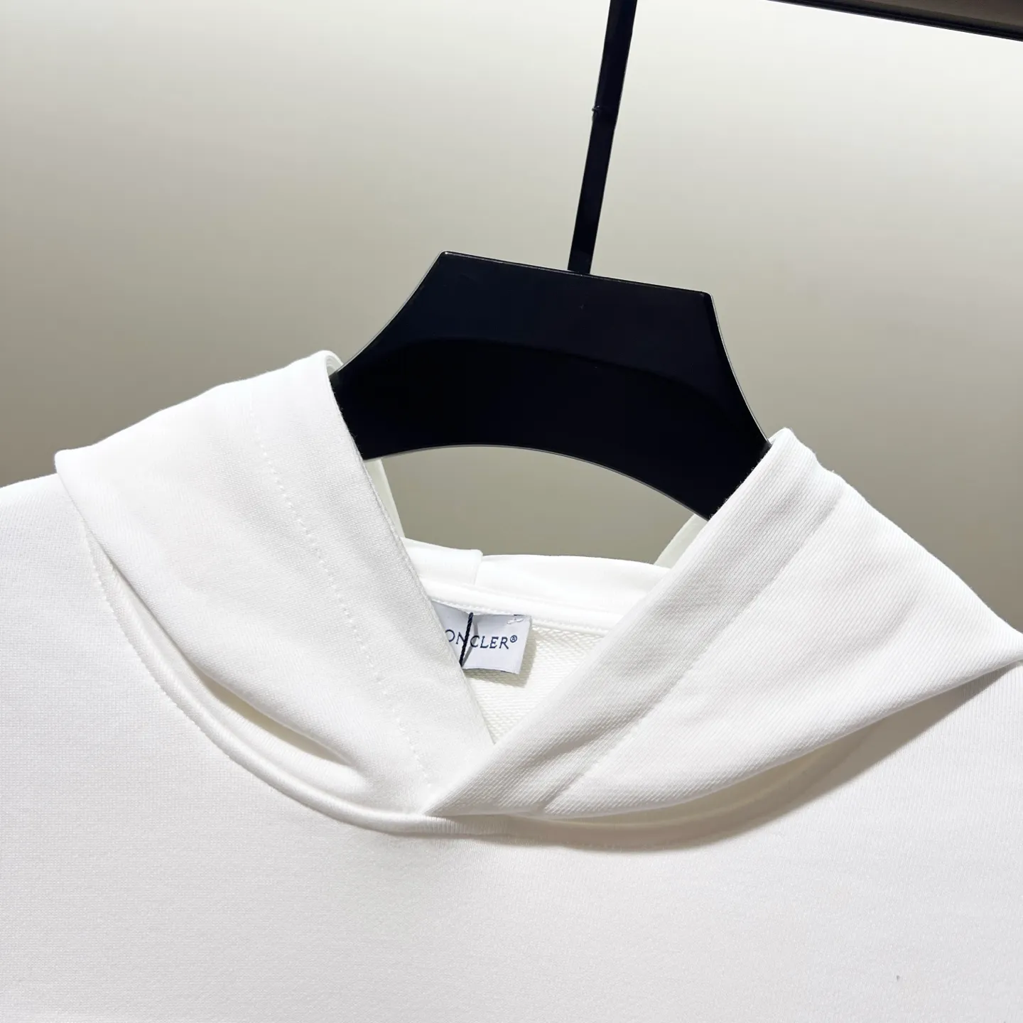 P260 MONCLER/Mask 420g pure cotton hooded sweatshirt, color block embroidery🪡letter arrangement LOGO arm patch logo, official synchronization, high version, high quality, fashionable personality, versatile trend, pure original quality, original fabric, tag, collar label, washed wheat, complete three standards, color: black, white, gray. Size: XS-L