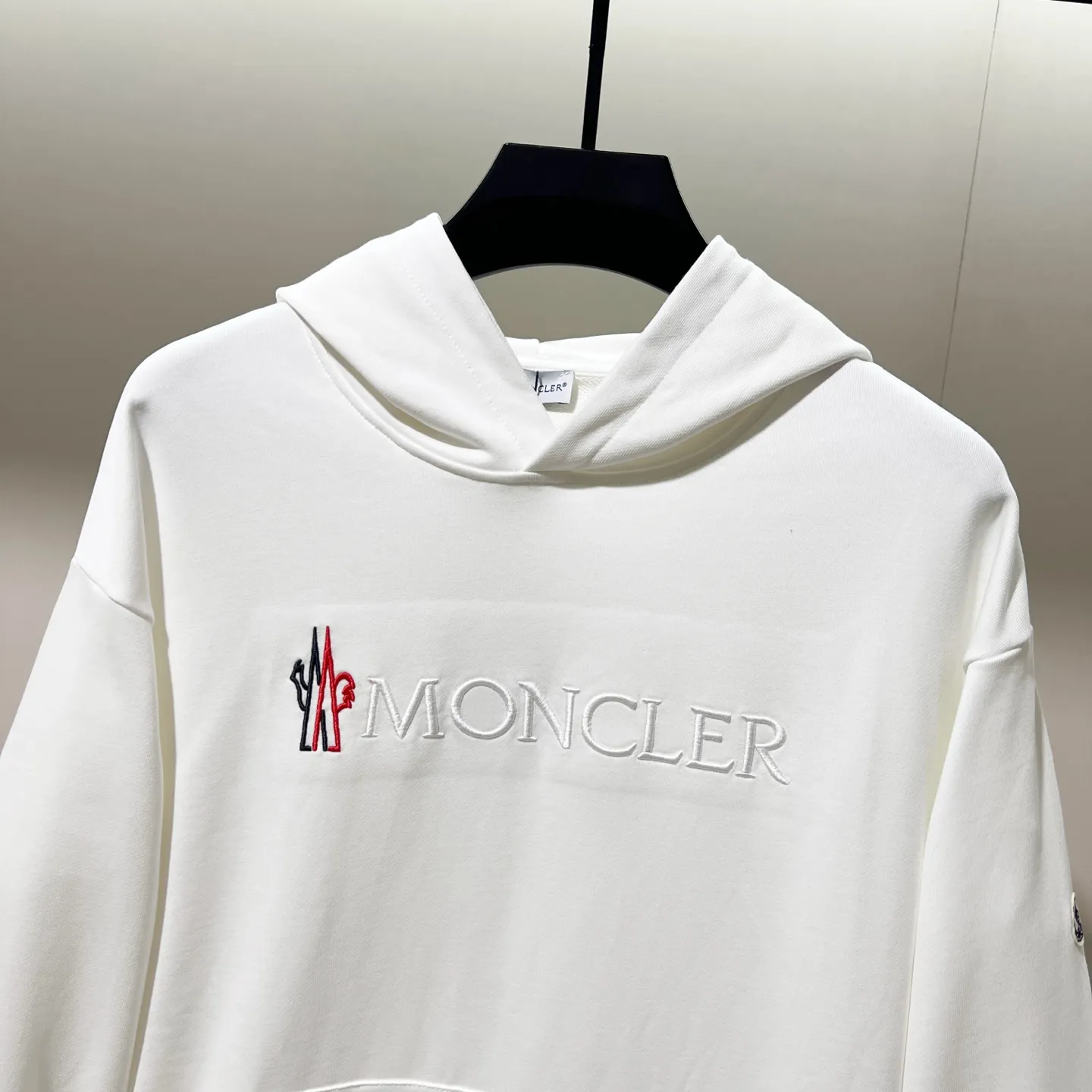 P260 MONCLER/Mask 420g pure cotton hooded sweatshirt, color block embroidery🪡letter arrangement LOGO arm patch logo, official synchronization, high version, high quality, fashionable personality, versatile trend, pure original quality, original fabric, tag, collar label, washed wheat, complete three standards, color: black, white, gray. Size: XS-L