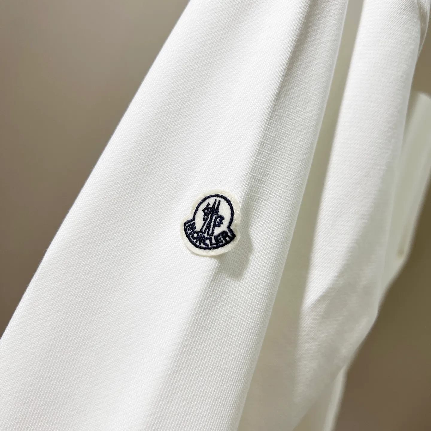 P260 MONCLER/Mask 420g pure cotton hooded sweatshirt, color block embroidery🪡letter arrangement LOGO arm patch logo, official synchronization, high version, high quality, fashionable personality, versatile trend, pure original quality, original fabric, tag, collar label, washed wheat, complete three standards, color: black, white, gray. Size: XS-L