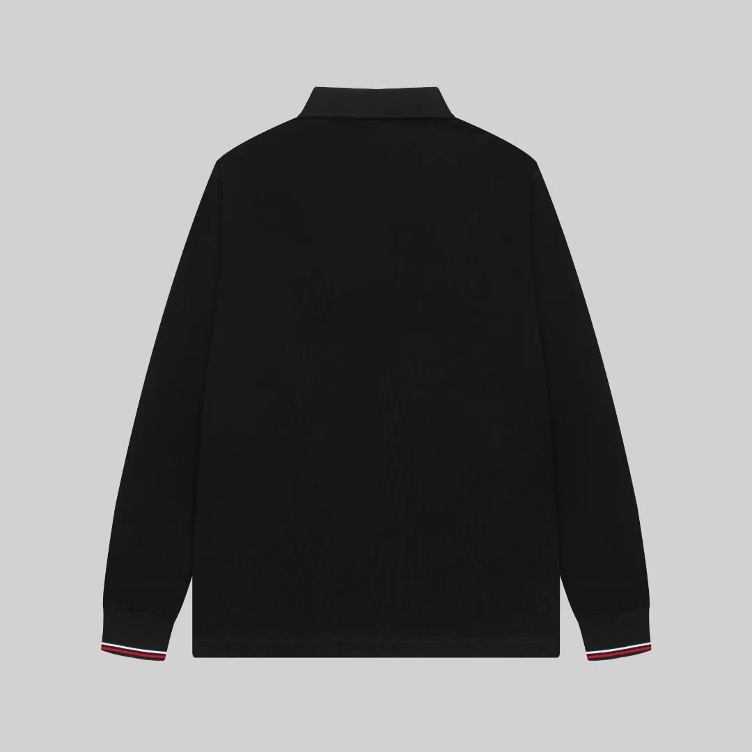 P210 MONCLER/Mask 25SS new logo embroidered lapel long-sleeved Polo shirt.  A simple yet refined T-shirt. The best item to create a modern and elegant look. Excellent channel product! Customer-supplied Piquet porous fiber pique cotton fabric, which can be called a "breathing fabric."  The unparalleled texture is inseparable from the exquisite materials used in craft tailoring. The craft knitted quilted design makes the hand feel extremely smooth and delicate without any roughness. The original logo design is more luxurious and noble. The upper body is comfortable and classy. The hand feels very smooth and soft. It can be easily controlled regardless of business, fashion or leisure. The age span is very large, which conforms to the trendy and practical dressing customs. It is the first choice for senior urban fashion people.  Black/white/Tibetan orchid Size: M~3XL