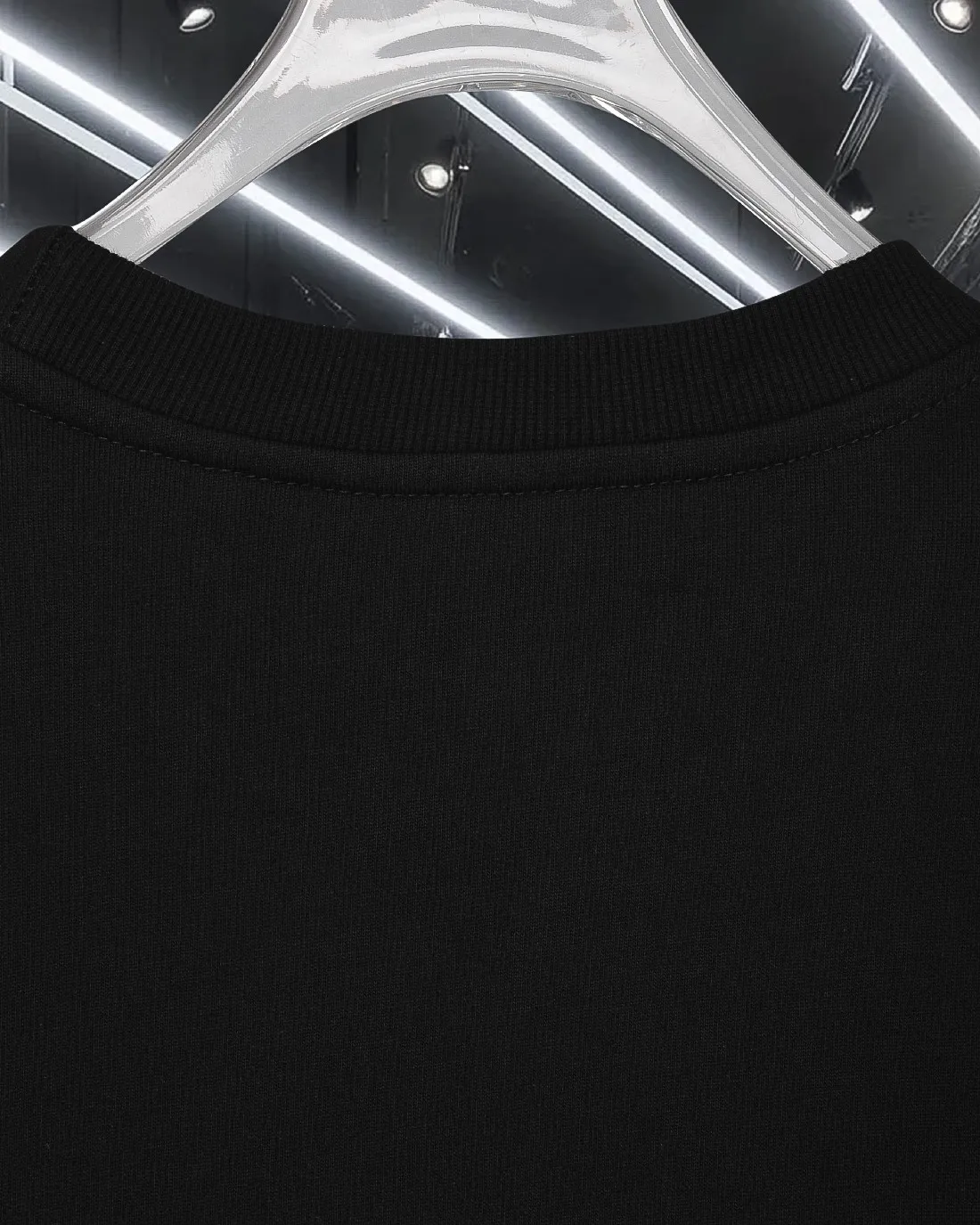 P220 (Next day shipping) MONCLER/Mousse 2025Fw new autumn and winter style 400g pullover round neck long-sleeved sweatshirt Three-dimensional offset letter logo embossed technology Same style for men and women Brand classic Pure cotton fabric Official synchronization High version High quality Fashion personality Versatile trend Pure original quality Original fabric Hang tag Collar label Washed wheat Three complete labels Color: Black. White. Size: S-XL