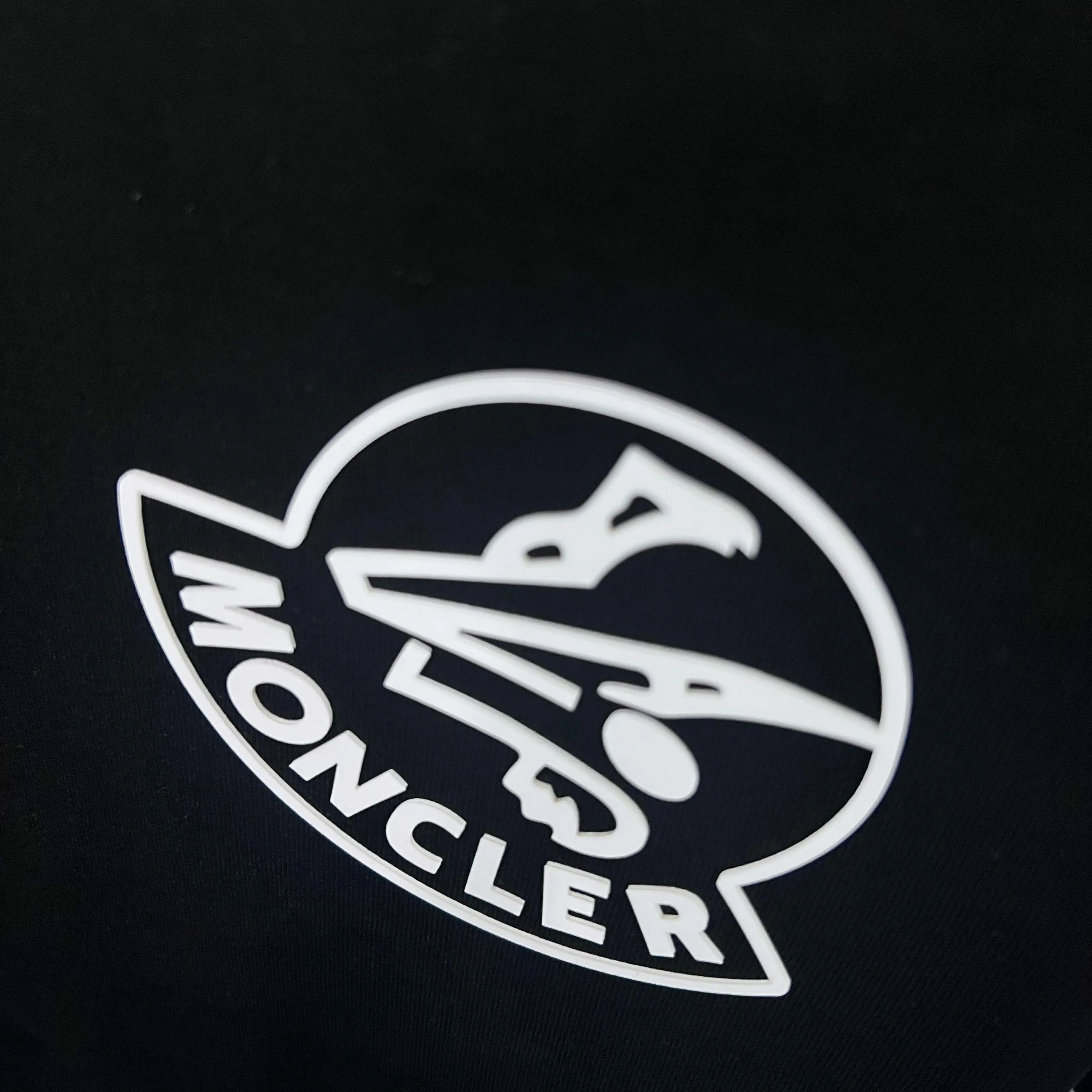 P220 (Next day shipping) MONCLER/Mousse 2025Fw new autumn and winter style 400g pullover round neck long-sleeved sweatshirt Three-dimensional offset letter logo embossed technology Same style for men and women Brand classic Pure cotton fabric Official synchronization High version High quality Fashion personality Versatile trend Pure original quality Original fabric Hang tag Collar label Washed wheat Three complete labels Color: Black. White. Size: S-XL