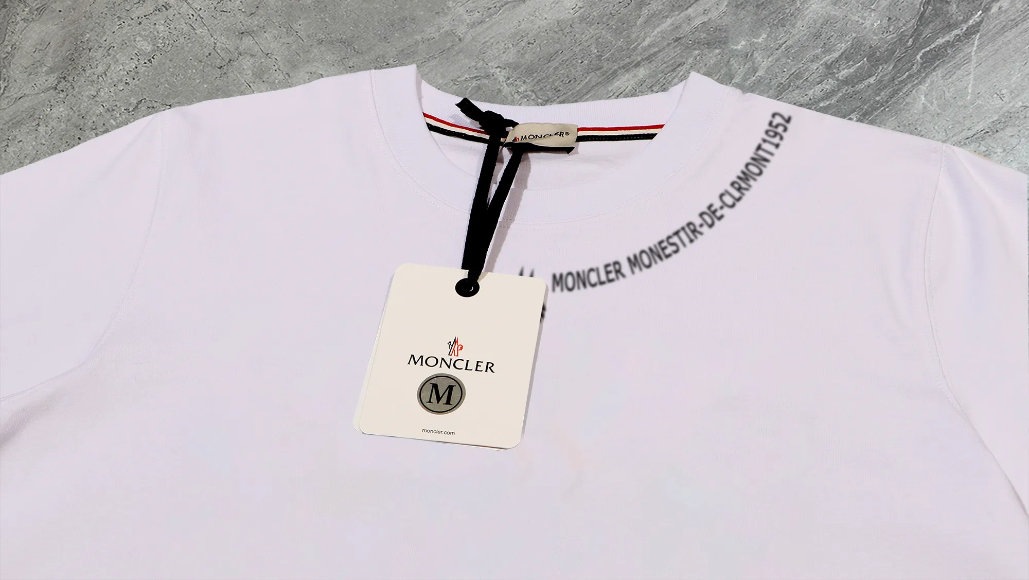 P210 High-version sweatshirt) [Long-term stock] 〖𝐌𝐎𝐍𝐂𝐋𝐄𝐑~Mask〗 Made of 440g heavy-weight fabric. It is different from the market currency. It can be matched with any variety and is properly handsome. 😎The whole dress is made of double waistcoats. The double waistcoats make the whole dress more three-dimensional. Not ordinary factories can do such fine work. 2025 Spring runway version of the T stage, on sale at the counter, round neck terry sweatshirt, high-end double-strand pure cotton, custom-made stretch ribs, dyed in the same vat, complete with three standards, matched with exquisite embroidered LOGO on the chest, simple and advanced, same style for men and women. Color: black, apricot, white, size: S M L XL 2XL