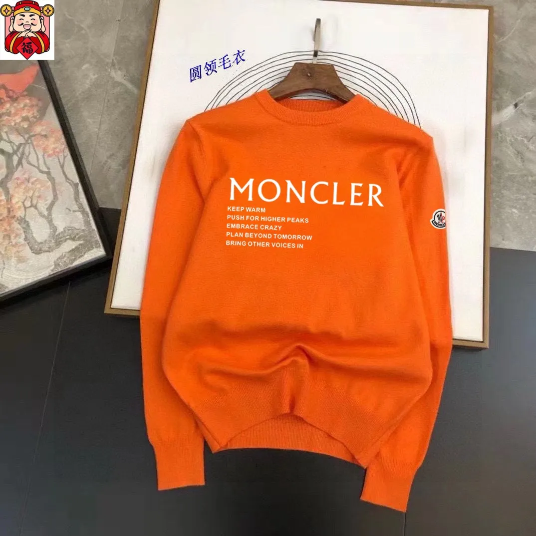 P220 MONCLER】Autumn and winter classic round neck pullover sweater, in full condition! ! ! Wool blended fabric, the latest model in 2025, golden ratio! ! Slim-fitting soft gold, versatile and practical item, the combination and practicality are extremely powerful, simple and elegant, and classy! To create your own style, it is highly recommended to buy it in two colors. The standard slim fit tailoring process is suitable for both young and old men. It is knitted from wool and will not cause any discomfort! While keeping warm, it is stylish, textured and wearable, and the classic logo with contrasting colors on the chest feels in place! ! Recommended for regular customers! ! Size M-3XL (maximum wear: 190 pounds)