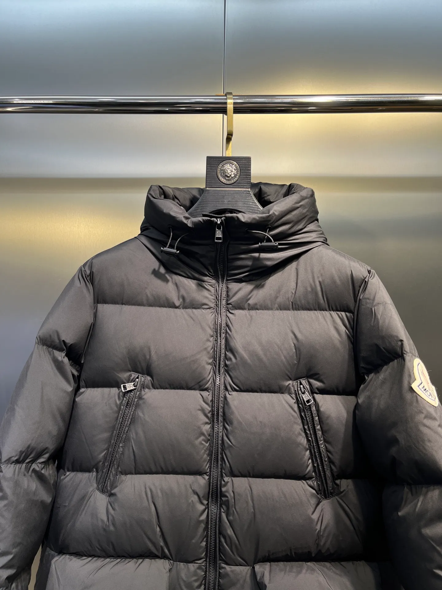 P1120 moncler🌟 Meng Mouth Exclusive Hot Style 2025 Autumn and Winter New Long Down Jacket Original Customized Hardware Accessories All Imported Original Customization Welcome to Compare Absolutely High Quality Made of Top-grade 90 White Duck Down Super Soft Filled with Fluffy and Full Super Heavy Workmanship Fabrics with Excellent Workmanship Perfect Version Note The Fabric is Super Comfortable Exclusive Model Non-Market Goods Uniform Sizes for Men and Women Size: 12345