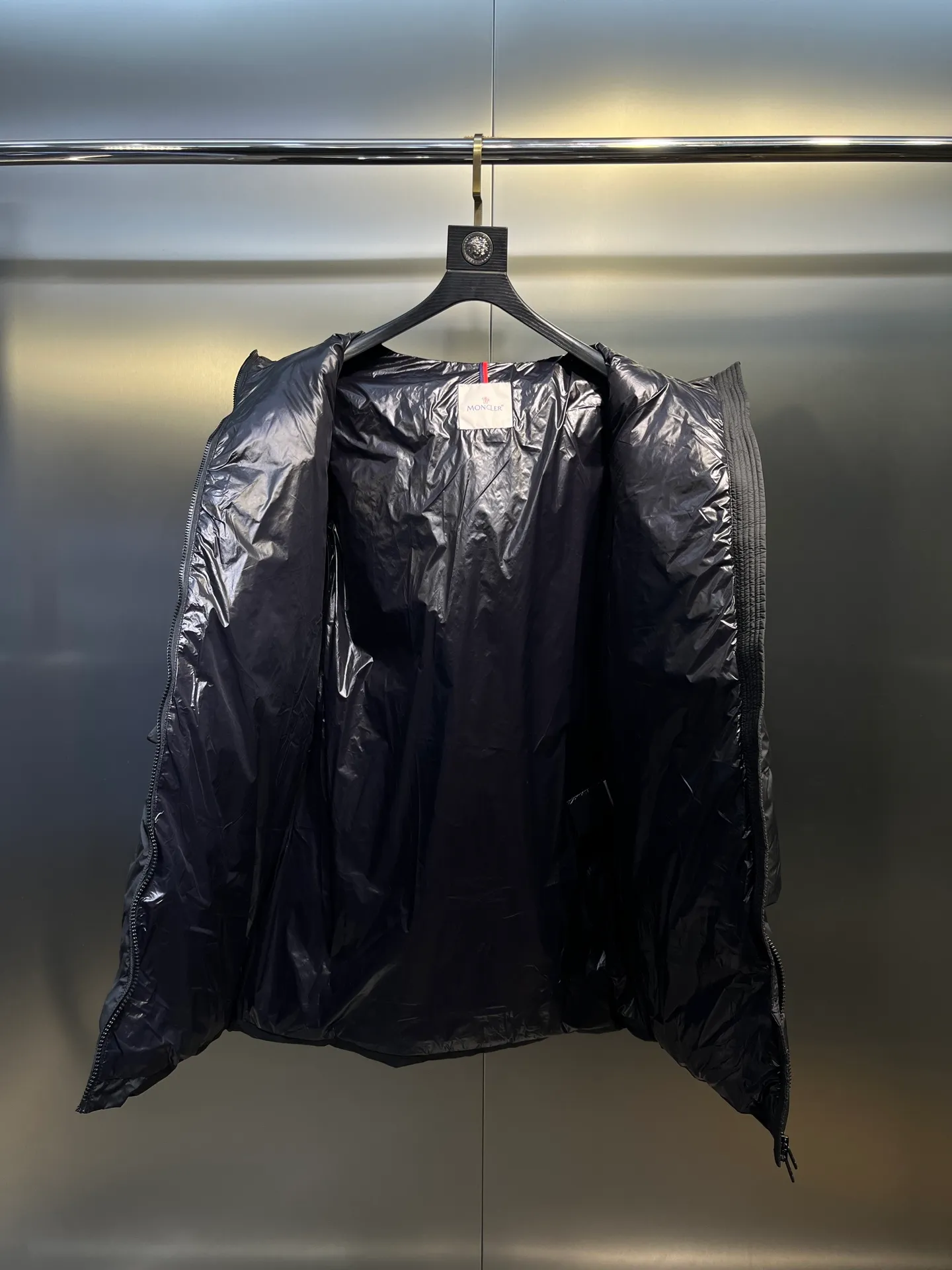 P1120 moncler🌟 Meng Mouth Exclusive Hot Style 2025 Autumn and Winter New Long Down Jacket Original Customized Hardware Accessories All Imported Original Customization Welcome to Compare Absolutely High Quality Made of Top-grade 90 White Duck Down Super Soft Filled with Fluffy and Full Super Heavy Workmanship Fabrics with Excellent Workmanship Perfect Version Note The Fabric is Super Comfortable Exclusive Model Non-Market Goods Uniform Sizes for Men and Women Size: 12345