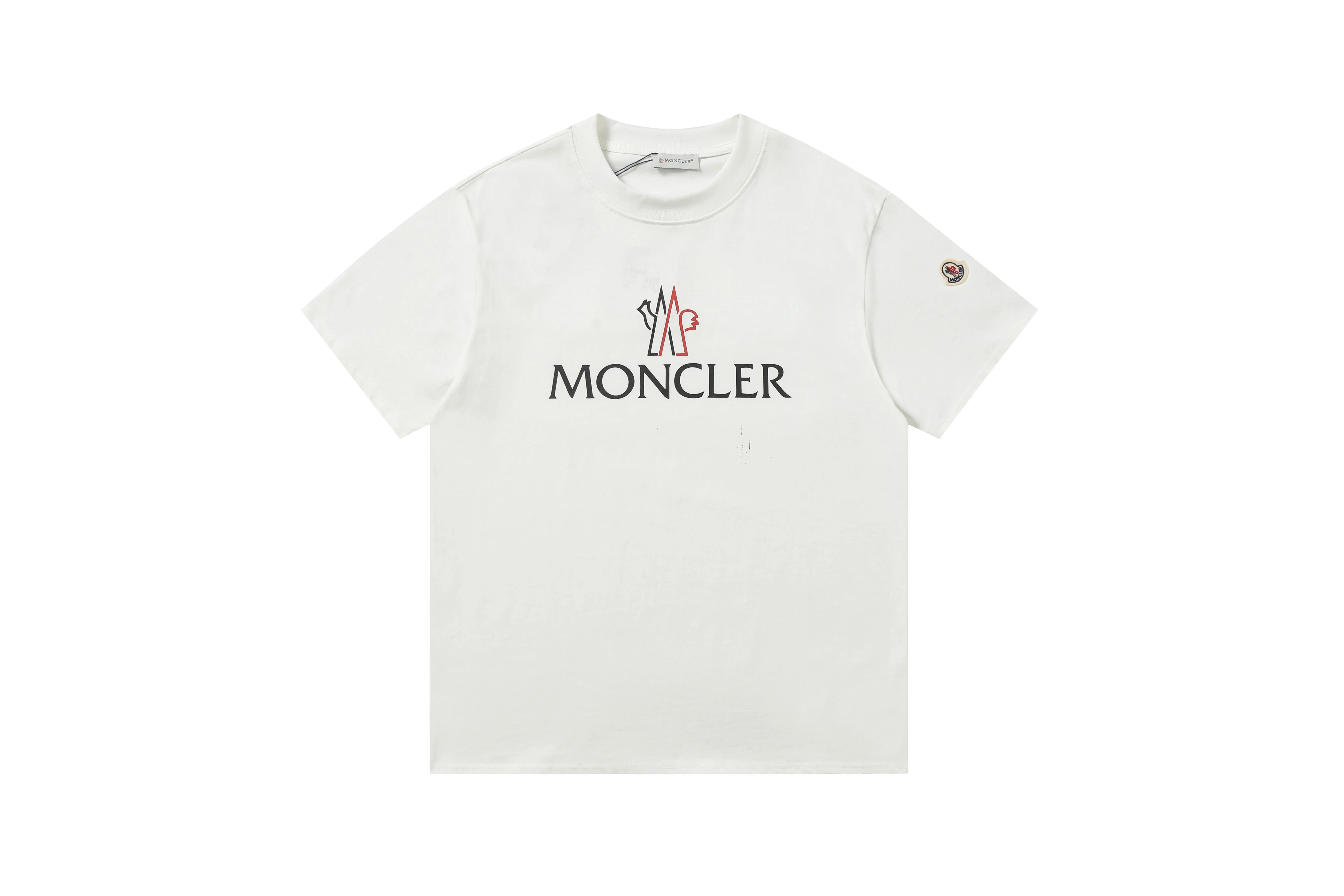 P134 Style No.: 848 〈MONCLER〉The price of the mousse is actually quite advantageous. Those who have been to the counters should know that the price of the mousse is not much cheaper than Gucci Burberry. It is just relatively low-key and unwilling to hype. It is a picture that you will buy or not. It has an arrogant existence... Exclusively customized 270g 32-count double yarn smooth cotton. The texture is very soft and comfortable. 100% different from the top fabrics in the market (does not shrink, deform, or pill). Matched with 320g 1*1 thread (fabric threads are dyed in the same vat, no color difference, threads are not easy to deform) Color: Black White Size: S-XL