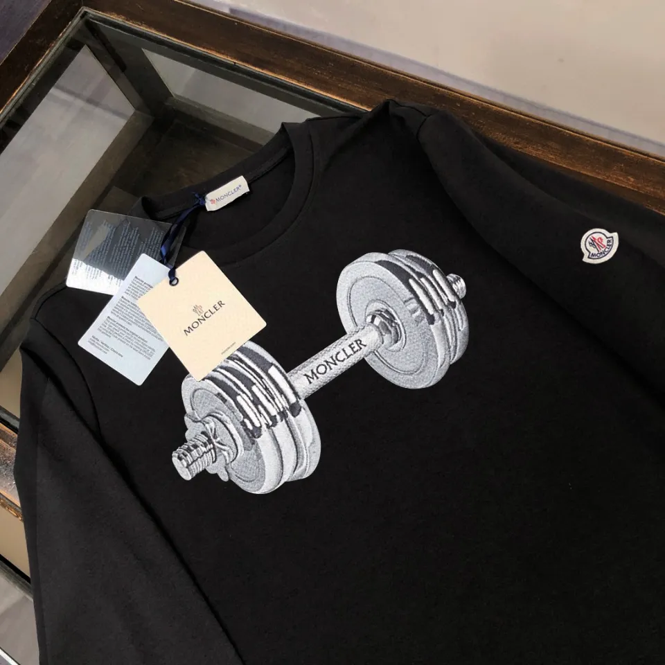 P180, a non-off-the-shelf model, you can trust it. Moncler printed long-sleeved T-shirt, 240g breathable cotton fabric, very soft and comfortable texture, does not shrink, does not deform, does not ball), can be worn alone as a base layer. Original customized accessories, collar label, care mark, hangtag, packaging (perfect details) Color: White Black Size: XS S M L