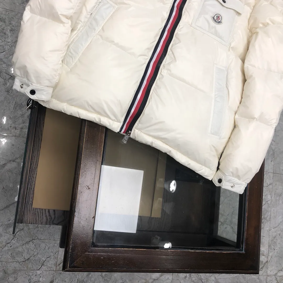 P680 Moncler Men's Men's Down Jacket is now in stock👏👏Available at Mongolian counters in Asia. The sleeves are equipped with windproof elastic design. Personalized double zippers. Double-layer inner liner ensures the warmth of the clothes and prevents velvet leakage. Accessories, details and hardware are all in place✅✅Color: Black, White, Army Green, Royal Blue, Silver Gray Code Number: 12345
