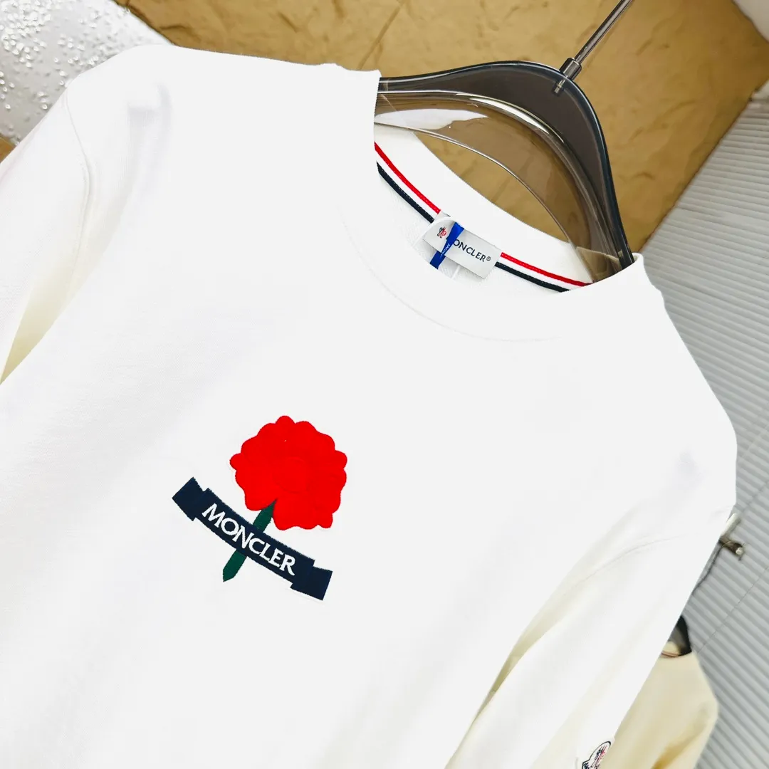 P280 Brand: Mengkou🤳𝐌𝐎𝐍𝐂𝐋𝐄𝐑 Fabric: ☑️Made of 440g double-strand pure cotton terry👕 Fabric: ☑️Thread with 1*1 double yarn thread. 🔜Comes with dyeing in the same tank. Craftsmanship: ☑️The embroidery uses 3D three-dimensional embroidery technology, 🇧🇫The original computer scan and print is restored 1:1. The pattern is clear and the needle count is dense. It is a rare high-end product on the market! 🇲🇩All three standards are complete! Size: ☑️S 〰️M 〰️L 〰️XL 〰️XXL