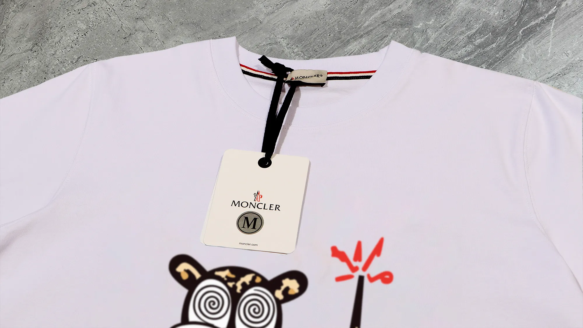 P210 High-version sweatshirt) [Long-term stock] 〖𝐌𝐎𝐍𝐂𝐋𝐄𝐑~Mask〗 Made of 440g heavy-weight fabric. It is different from the market currency. It can be matched with any variety and is properly handsome. 😎The whole dress is made of double waistcoats. The double waistcoats make the whole dress more three-dimensional. Not ordinary factories can do such fine work. 2025 Spring runway version of the T stage, on sale at the counter, round neck terry sweatshirt, high-end double-strand pure cotton, custom-made stretch ribs, dyed in the same vat, complete with three standards, matched with exquisite embroidered LOGO on the chest, simple and advanced, same style for men and women. Color: black, apricot, white, size: S M L XL 2XL