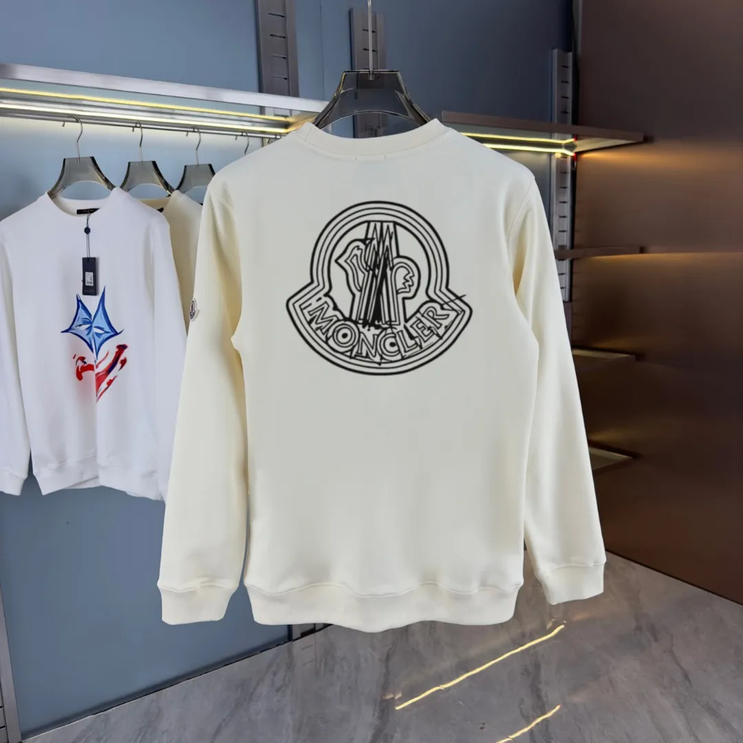 P210 High-version sweatshirt) [Long-term stock] 〖𝐌𝐎𝐍𝐂𝐋𝐄𝐑~Mask〗 Made of 440g heavy-weight fabric. It is different from the market currency. It can be matched with any variety and is properly handsome. 😎The whole dress is made of double waistcoats. The double waistcoats make the whole dress more three-dimensional. Not ordinary factories can do such fine work. 2025 Spring runway version of the T stage, on sale at the counter, round neck terry sweatshirt, high-end double-strand pure cotton, custom-made stretch ribs, dyed in the same vat, complete with three standards, matched with exquisite embroidered LOGO on the chest, simple and advanced, same style for men and women. Color: black, apricot, white, size: S M L XL 2XL