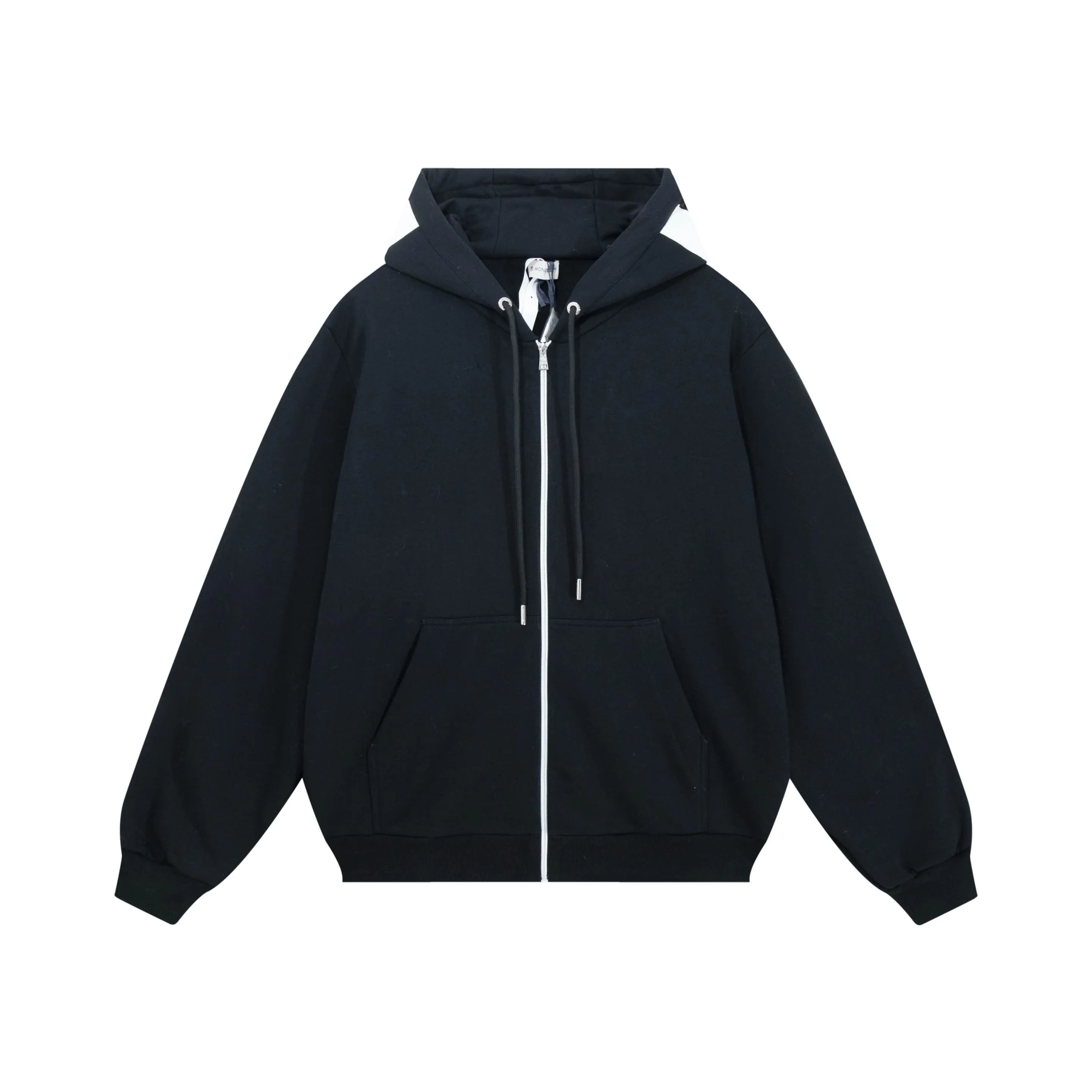 P340 Moncler slogan printed zipper hooded jacket is made of lightweight turned velvet cotton fabric. High-density cotton fiber is used to achieve internal and external differentiation in a single layer of fabric. The outer plain weave is tight and wear-resistant, and the inner layer is sanded to form a short dense suede surface. The dense plain weave structure resists wind and splashes, the brushed suede surface is skin-friendly, and the short pile has been treated to eliminate static electricity to avoid sticking to the skin. A very small amount of grooved polyester moisture-conducting yarn is embedded in the cotton fiber, which quickly guides sweat from the inner suede surface to the outer layer for evaporation through the capillary effect, solving the problem of the suede being easily stuffy. By actively interfering with the shrinkage potential of cotton fibers, the fabric is able to transition from changeable to stable, improving dimensional stability while being less prone to deformation and wrinkles. High saturation is achieved on the center of the cap through glue printing. Size: xs-l