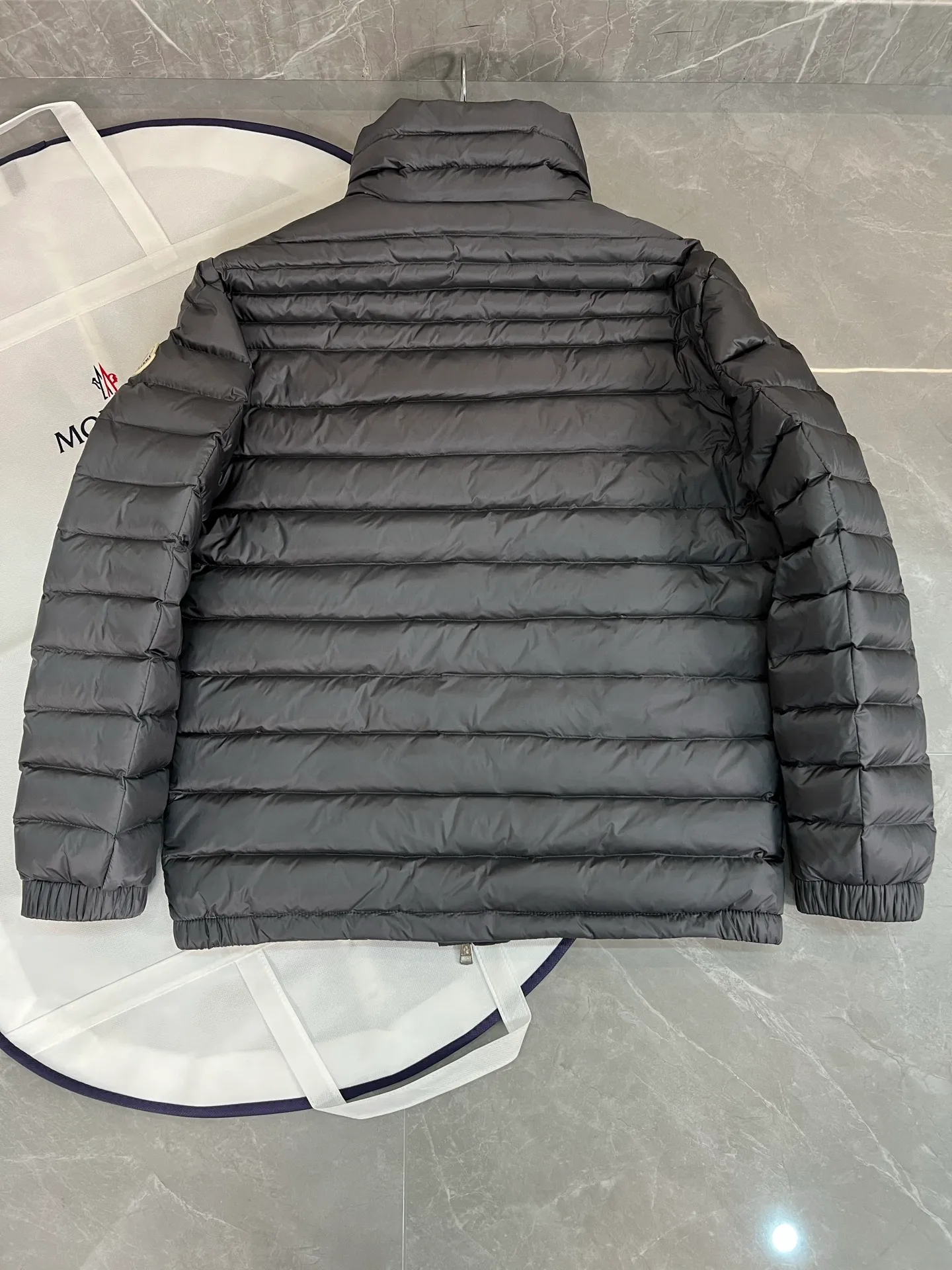 The Arnique hooded down jacket with polyester outer fabric is Moncler's classic men's design.   P780