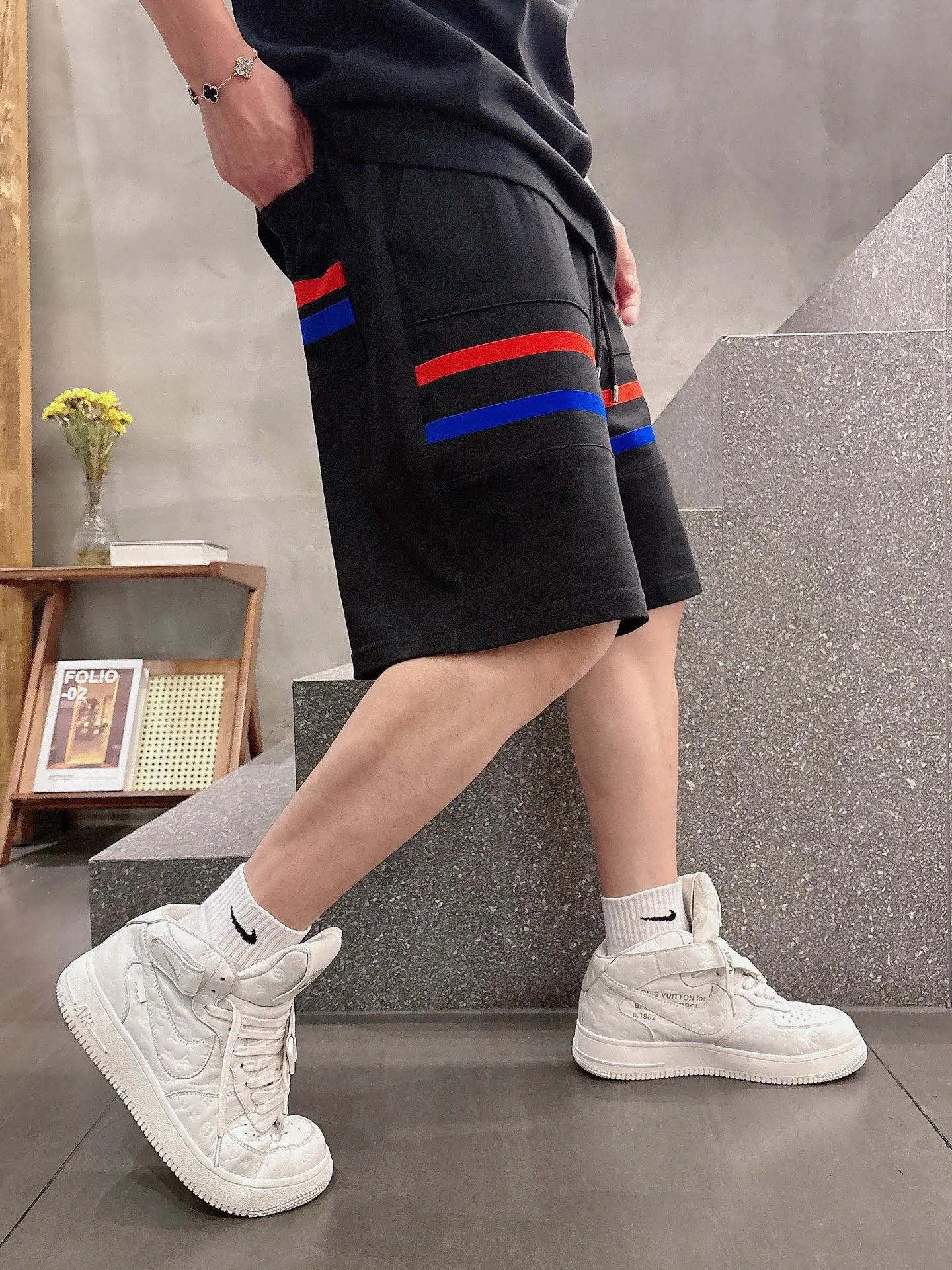 P570 Brand [MONCLER Mouth Covered] 2025 round neck short-sleeved shorts suit. The upper body of pure cotton fabric will not be stuffy. The smooth and comfortable skin-friendly effect is more breathable. The fabric has its own texture. Classic logo technology. A new interpretation from a unique angle. Fashionable and versatile choice! Size: M-3XL (maximum wear: 190 pounds)