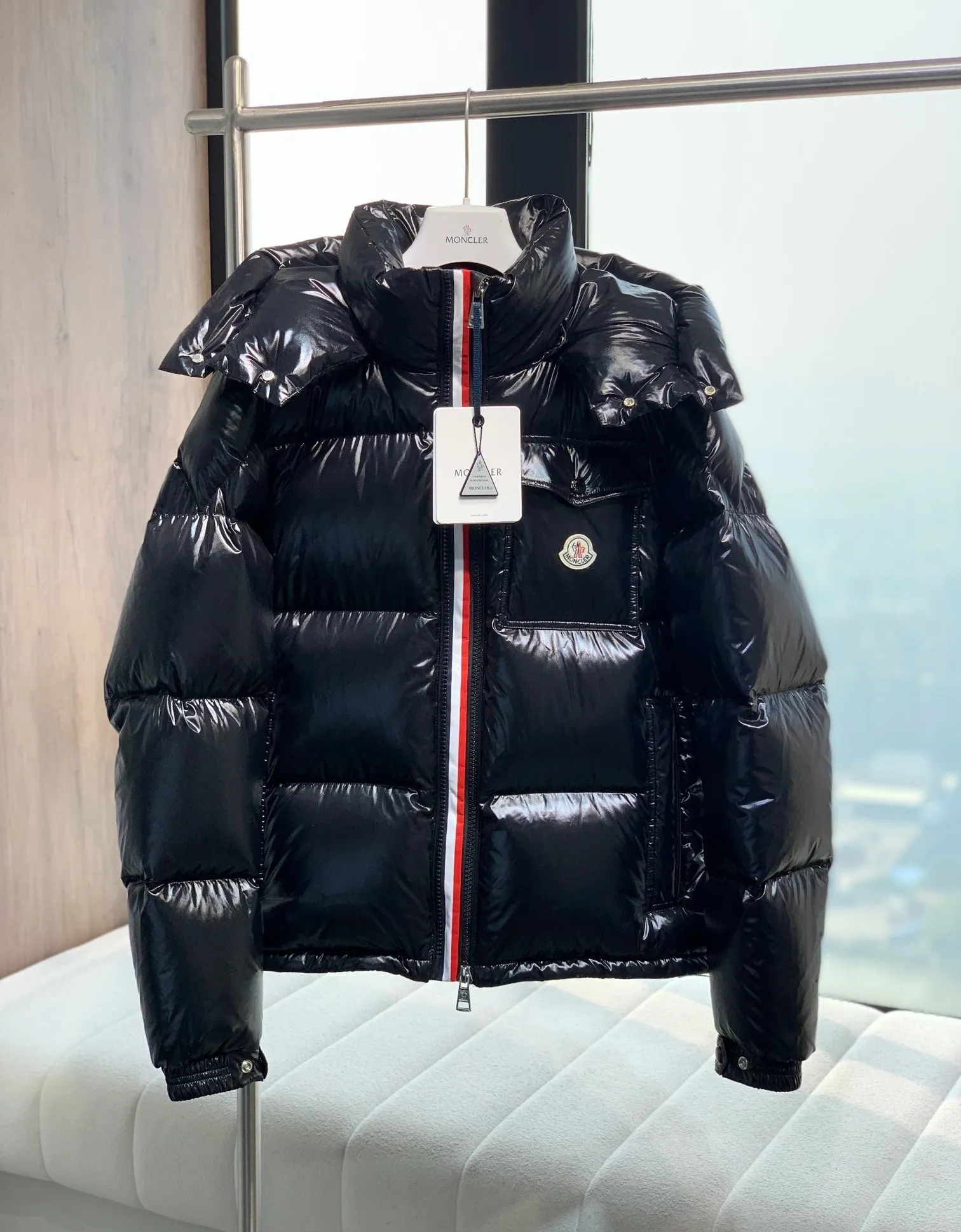 P700, moncler muzzle, 2025fw new ribbon hooded down jacket, on sale at the same time at the counter, customized fabric, 90% white goose down filling inside, warm and comfortable, double front zipper design, two zipper styles, detachable hood, complete three-label accessories, top version, same style for men and women, black, size: 1-5,