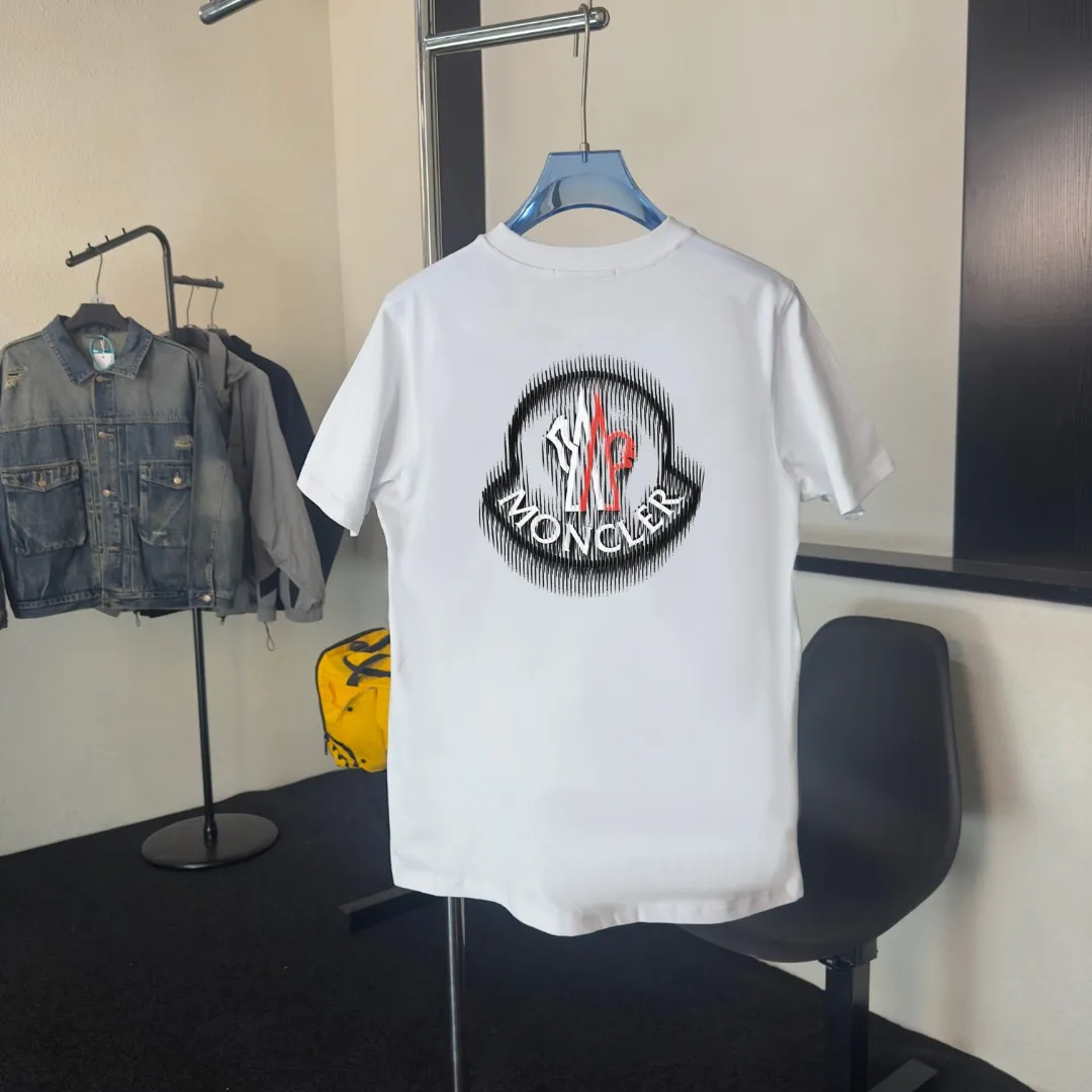 P140 Upgraded version "Mobile phone smart sensor ~ NFC chip armband ~ Direct access to the official website for anti-counterfeiting" "Moncler ~ Mouth Mouth" 2025 new high-quality round neck short-sleeved T-shirt. The cuffs have imported embroidered labels. Customized dyeing, very comfortable to touch. Super versatile and good-looking short-sleeved. Complete with three labels. Non-market ordinary version. Feel free to compare. Quality is absolutely guaranteed! ‼ First of all, this original fabric is all custom-woven with 32-count double yarn fabric, 250G, and the weight is the same‼ Fine workmanship, double waistcoat method, double waistcoat method, double waistcoat method makes the whole dress more three-dimensional, which is not a craft that ordinary T-shirts can achieve🤪 Size: S-M-L-XL-2XL Color: black, white, apricot, same style for men and women