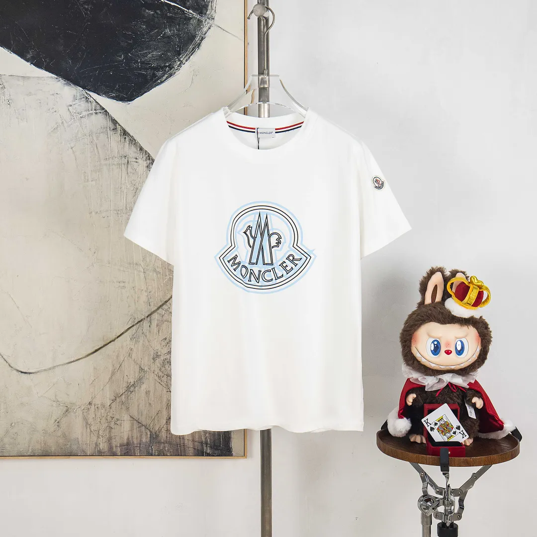 P190 zp version [exclusive supply] MONCLER/muzzled 300g round neck short-sleeved T-shirt brand classic ghosting offset printing letter LOGO embossing process official synchronization high version high quality fashionable personality versatile trend pure original quality original fabric hang tag collar label washed wheat complete three standards color: black. white. size: S M L XL XXL number: WS10010