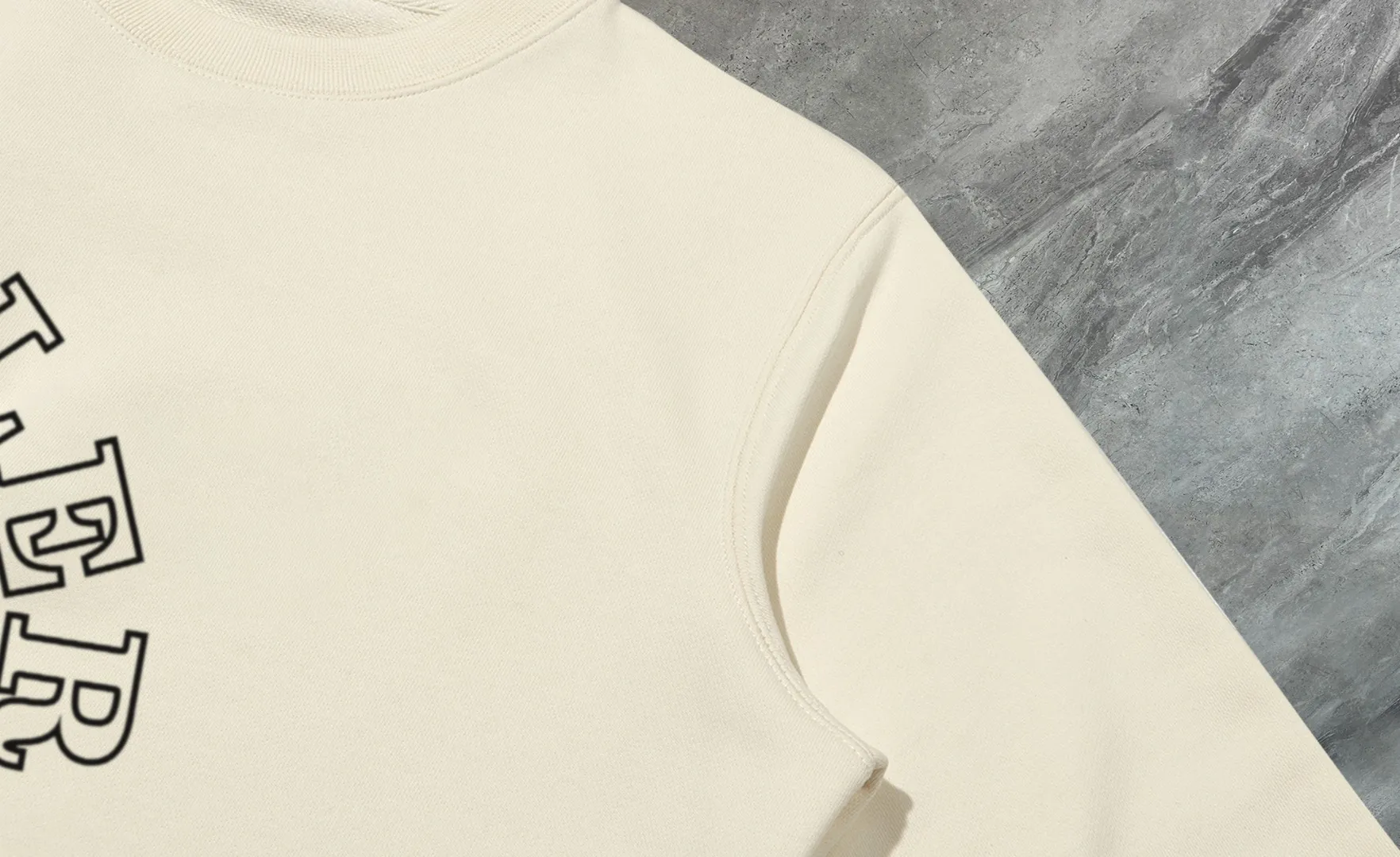P210 High-version sweatshirt) [Long-term stock] 〖𝐌𝐎𝐍𝐂𝐋𝐄𝐑~Mask〗 Made of 440g heavy-weight fabric. It is different from the market currency. It can be matched with any variety and is properly handsome. 😎The whole dress is made of double waistcoats. The double waistcoats make the whole dress more three-dimensional. Not ordinary factories can do such fine work. 2025 Spring runway version of the T stage, on sale at the counter, round neck terry sweatshirt, high-end double-strand pure cotton, custom-made stretch ribs, dyed in the same vat, complete with three standards, matched with exquisite embroidered LOGO on the chest, simple and advanced, same style for men and women. Color: black, apricot, white, size: S M L XL 2XL