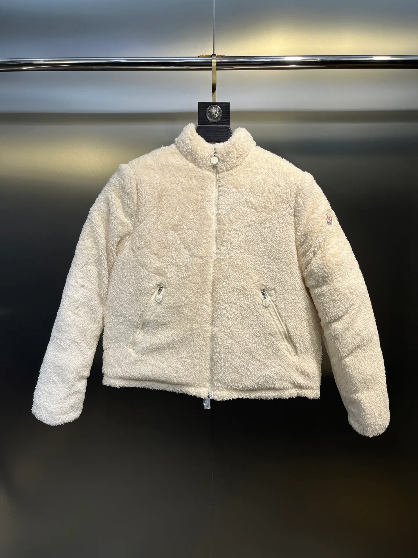 P840 🌟Moncler This model: Polignac en teddy splicing design, filled with goose down ~ Super soft texture, delicate material for skin care ~ 2025 new style gray, off-white size: 0123