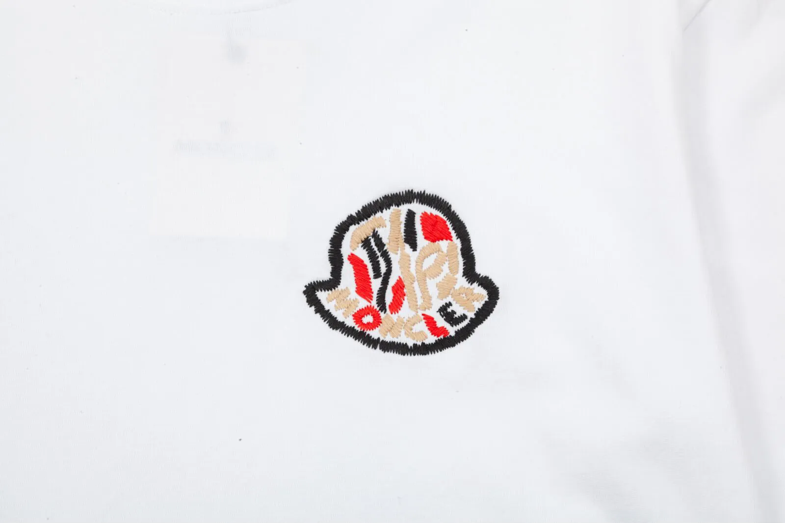 P150 [MONCLER] 2024FW short-sleeved T-shirt, embroidery technology, high-end 32s double yarn 260g fabric, heavy fabric, custom stretcher rib, same vat and dye, complete three standards, same style for men and women, color: black, white, size: S M L XL XXL