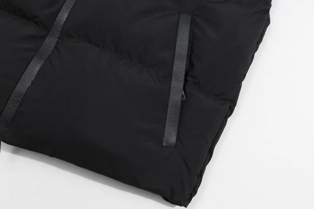 P500 model number: Y13 Moncler & Mongolian. Original 1:1 customized hardware accessories are all imported and original customization. Welcome to compare at the counter. Absolutely high quality. Made of top 90 white duck down. Super soft. Full and fluffy. Super heavy workmanship. Fabric workmanship. 👍Perfect version. Note⚠The fabric is super comfortable. Men and women (first time making a down jacket this year. The running price is very cost-effective and breaks the ceiling) [Top-grade fabric + features: ✅The down content is 95 down, and the gram weight is about 320g. ✅The whole body is fully printed with LOGO. ✅Introducing a sense of fashion and luxury to achieve double standards of warmth and style. ✅It needs to be customized separately. It is very thick and has a three-dimensional and full feeling from 360 degrees! ✅The down jacket uses a double-layer anti-down liner design! Super windproof performance ✅Hardware 1:1 fully customized ZP craftsmanship: spot heavy goods! The highest version is produced by the same celebrity couple and must be good. This down jacket uses a double-layer anti-velvet liner design! It has super windproof performance and will be very warm when worn in winter! Filled with white duck down, the fluffiness is high, and it can be worn at minus ten degrees Celsius❗ Color: black Size: M-L-XL-XXL