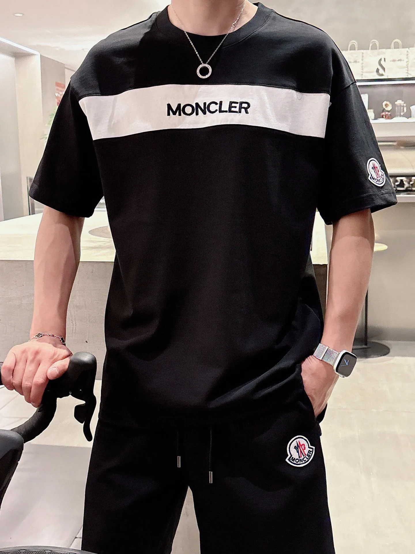 P570 Brand [MONCLER Mouth Covered] 2025 round neck short-sleeved shorts suit. The pure cotton fabric upper body will not be stuffy, the smooth and comfortable skin-friendly effect is more breathable, the fabric has its own texture, classic logo technology, a new interpretation from a unique angle, fashionable and versatile choice! Size: M-3XL (maximum wear: 190 pounds)