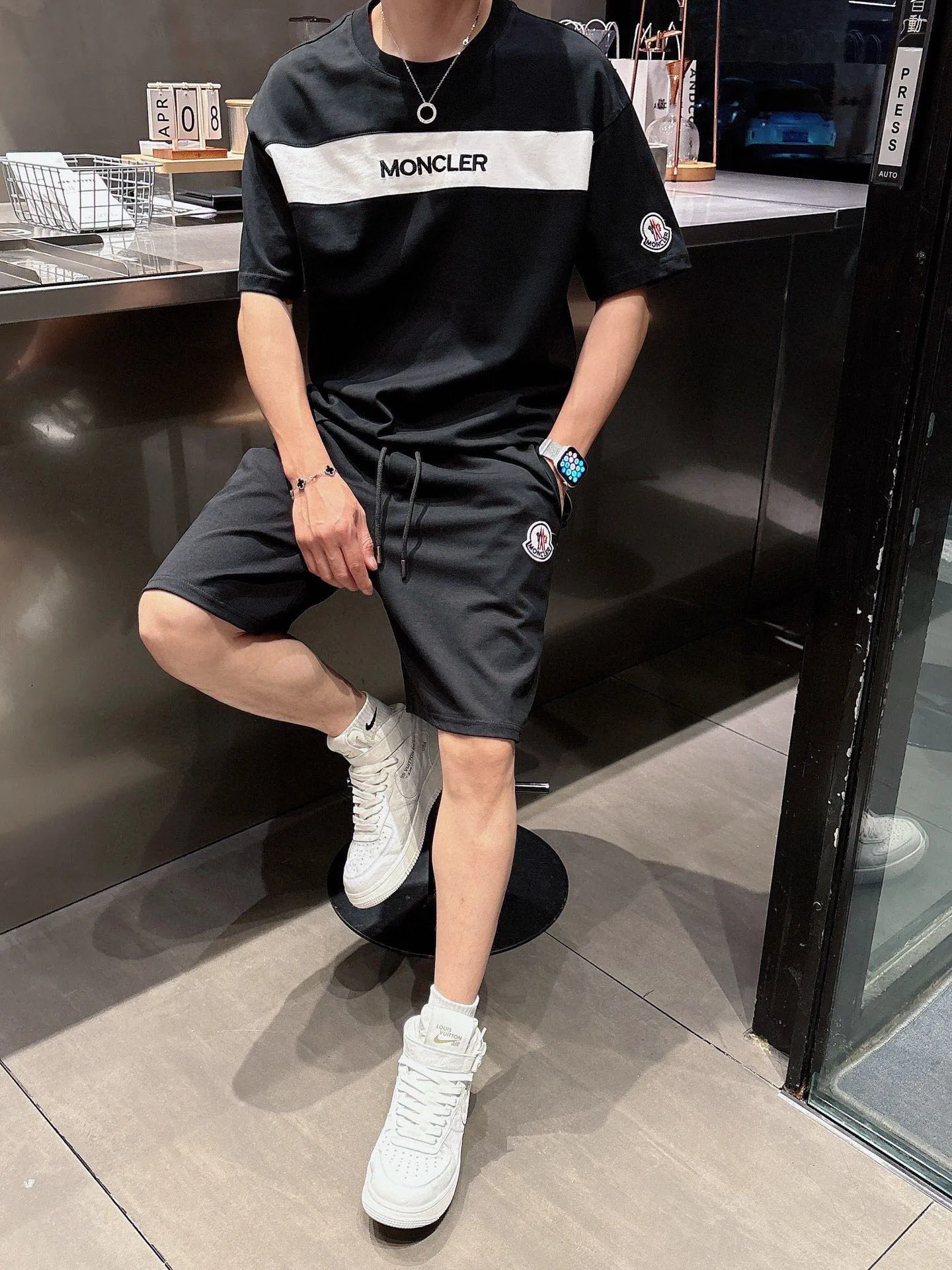 P570 Brand [MONCLER Mouth Covered] 2025 round neck short-sleeved shorts suit. The pure cotton fabric upper body will not be stuffy, the smooth and comfortable skin-friendly effect is more breathable, the fabric has its own texture, classic logo technology, a new interpretation from a unique angle, fashionable and versatile choice! Size: M-3XL (maximum wear: 190 pounds)