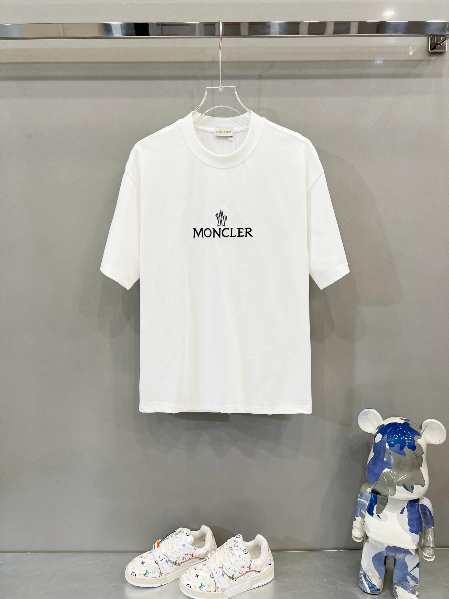 P170 MONCLER/muzzle 320g round neck short-sleeved T-shirt, brand letter micro-label embroidery🪡LOGO arm patch craft, official synchronization, 1:1 original mold opening, fashion personality, versatile trend, pure original quality, original washed fabric, tag, collar label, washed wheat, three complete standards, color: black, white, pink. Size: S-XL