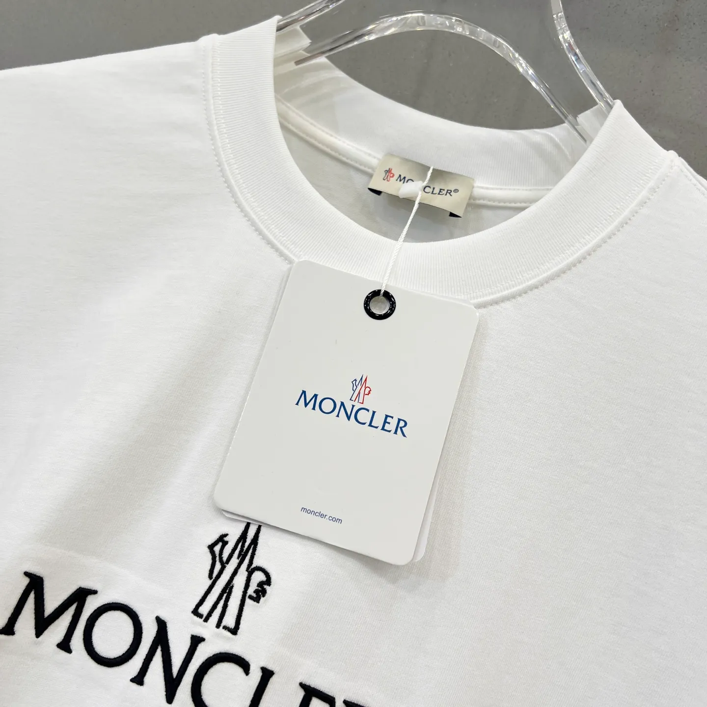 P170 MONCLER/muzzle 320g round neck short-sleeved T-shirt, brand letter micro-label embroidery🪡LOGO arm patch craft, official synchronization, 1:1 original mold opening, fashion personality, versatile trend, pure original quality, original washed fabric, tag, collar label, washed wheat, three complete standards, color: black, white, pink. Size: S-XL