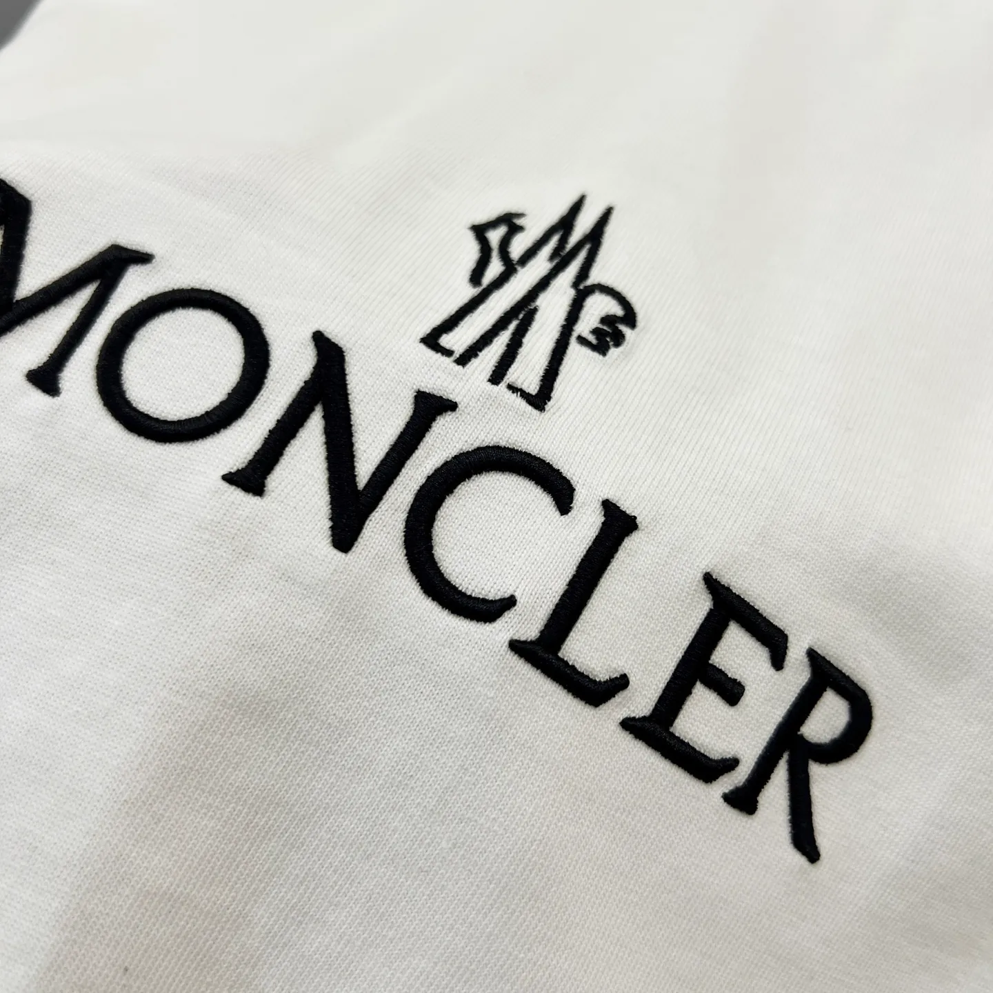 P170 MONCLER/muzzle 320g round neck short-sleeved T-shirt, brand letter micro-label embroidery🪡LOGO arm patch craft, official synchronization, 1:1 original mold opening, fashion personality, versatile trend, pure original quality, original washed fabric, tag, collar label, washed wheat, three complete standards, color: black, white, pink. Size: S-XL