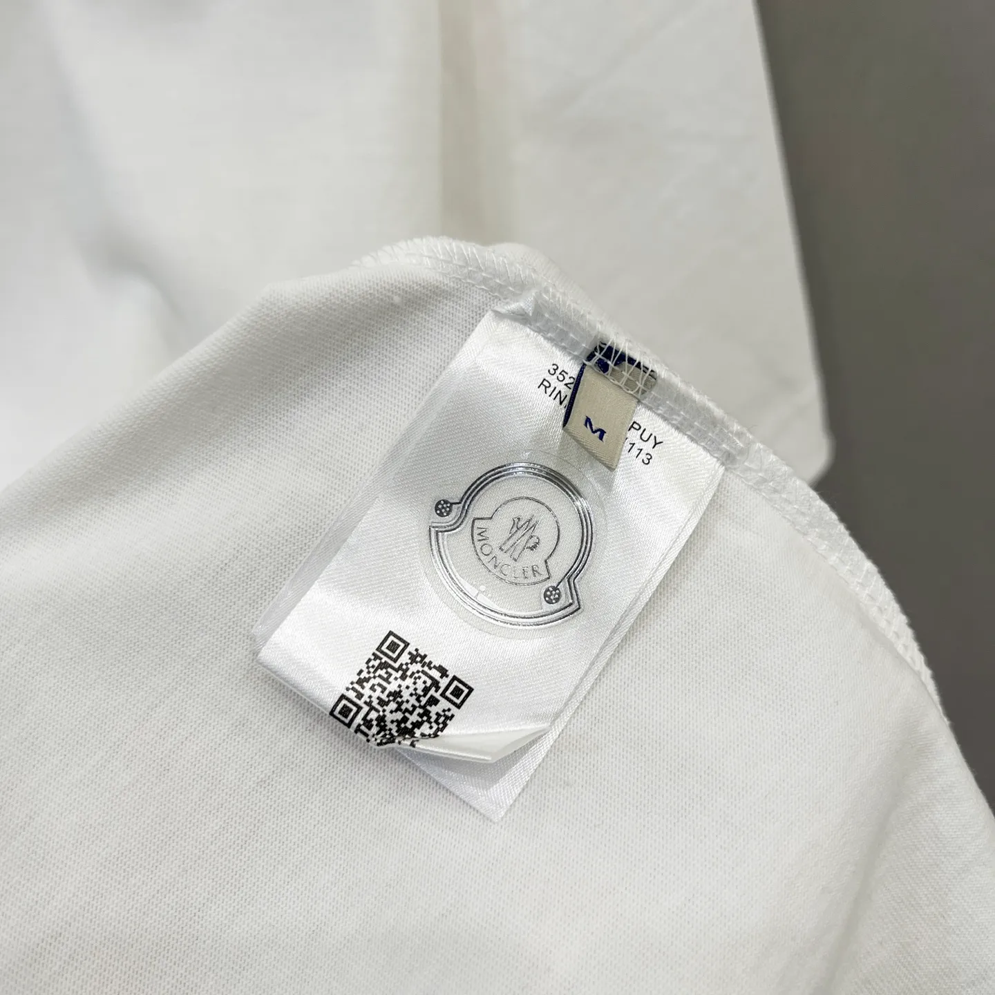 P170 MONCLER/muzzle 320g round neck short-sleeved T-shirt, brand letter micro-label embroidery🪡LOGO arm patch craft, official synchronization, 1:1 original mold opening, fashion personality, versatile trend, pure original quality, original washed fabric, tag, collar label, washed wheat, three complete standards, color: black, white, pink. Size: S-XL
