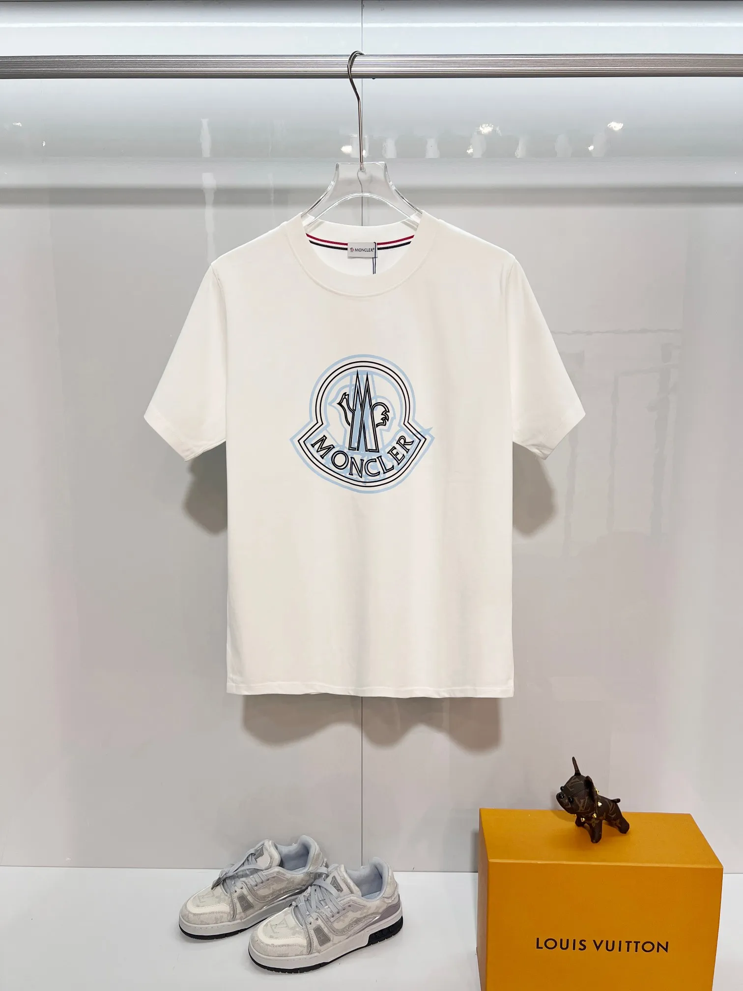 P150 MONCLER/Muzzled 300g pure cotton round neck short-sleeved T-shirt Brand classic Ghost offset letter LOGO embossing process 2025ss official synchronization High version High quality Fashion personality Versatile trend Pure original quality Original fabric Hang tag Collar label Washed wheat Complete three standards Color: Black. White. Size: S M L XL XXL