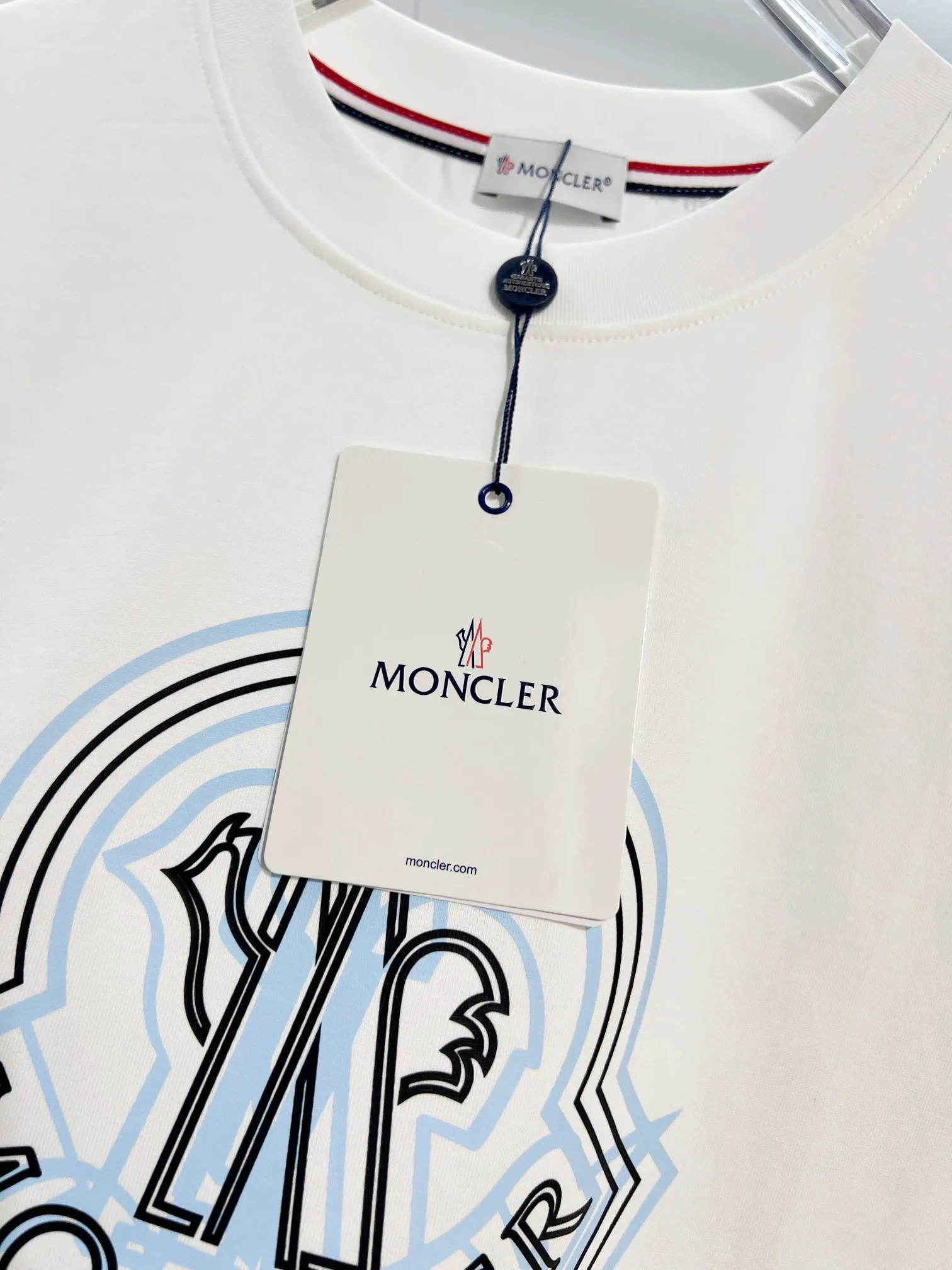 P150 MONCLER/Muzzled 300g pure cotton round neck short-sleeved T-shirt Brand classic Ghost offset letter LOGO embossing process 2025ss official synchronization High version High quality Fashion personality Versatile trend Pure original quality Original fabric Hang tag Collar label Washed wheat Complete three standards Color: Black. White. Size: S M L XL XXL