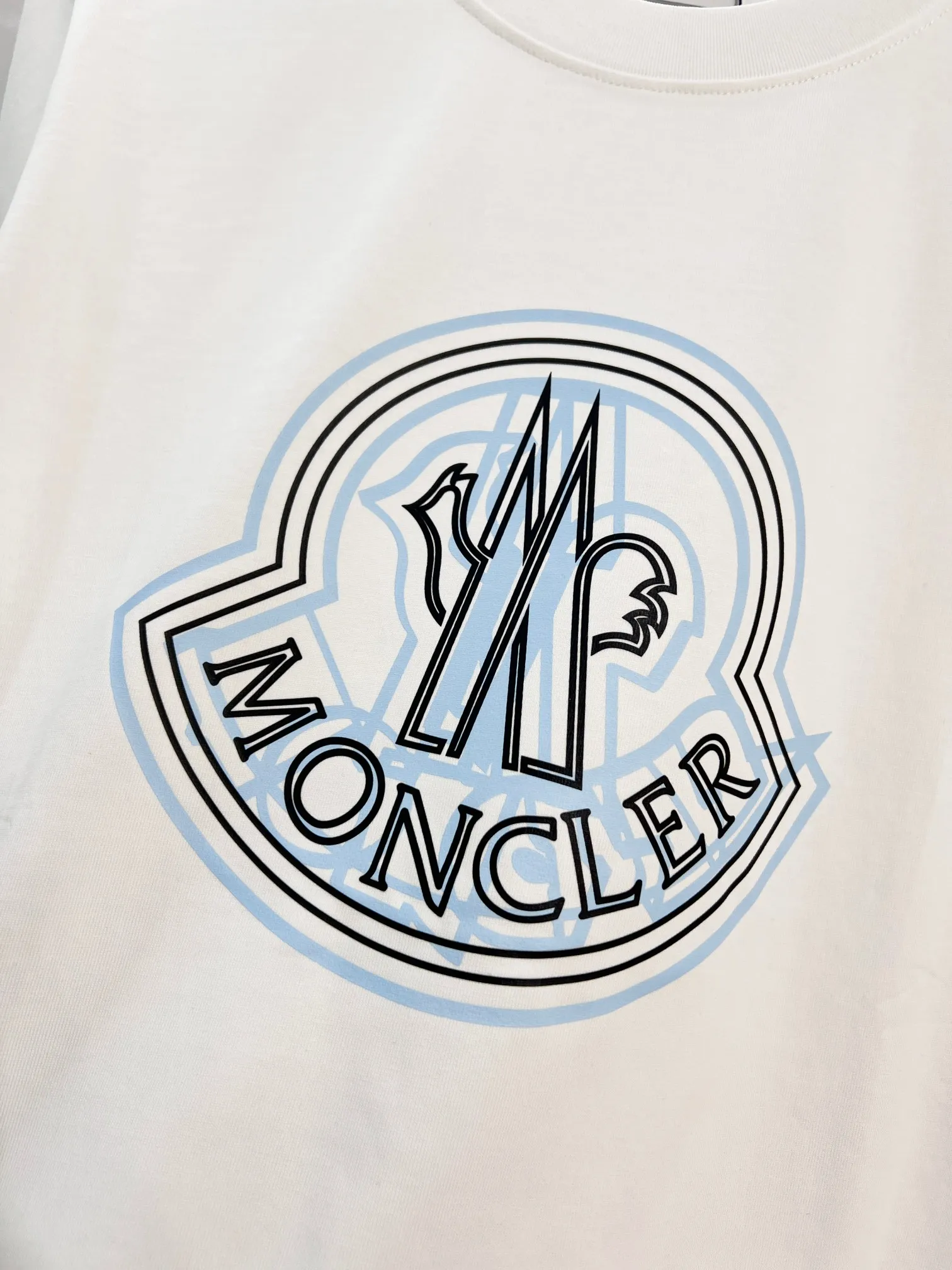 P150 MONCLER/Muzzled 300g pure cotton round neck short-sleeved T-shirt Brand classic Ghost offset letter LOGO embossing process 2025ss official synchronization High version High quality Fashion personality Versatile trend Pure original quality Original fabric Hang tag Collar label Washed wheat Complete three standards Color: Black. White. Size: S M L XL XXL