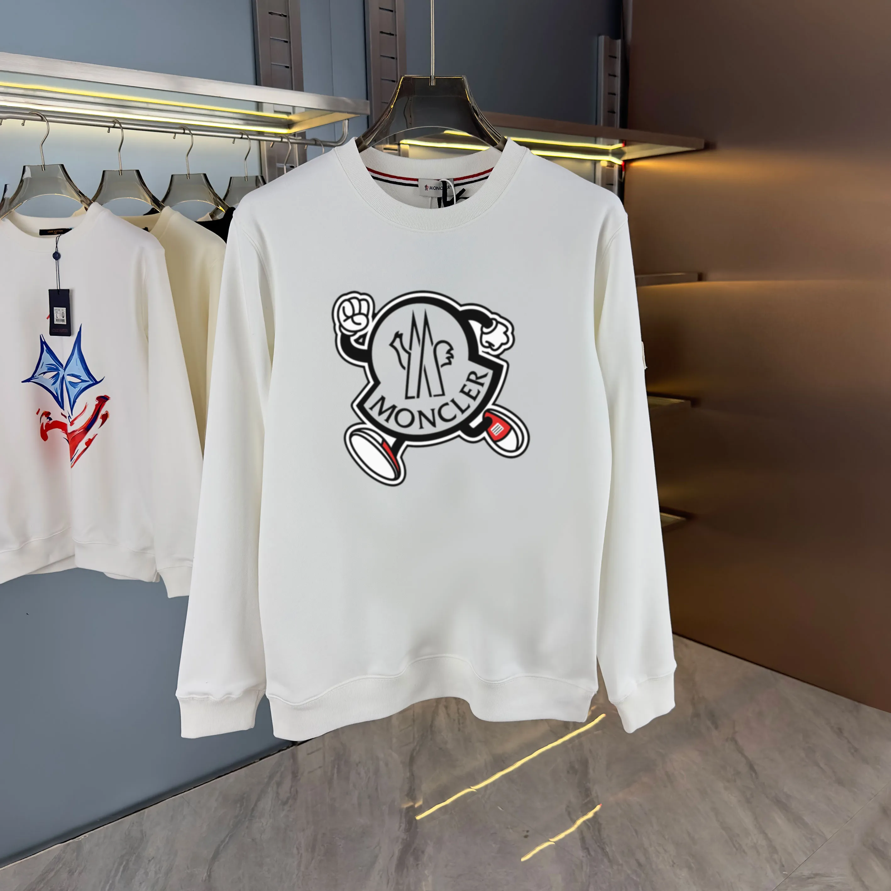 P210 high version sweatshirt) 📦With exclusive picture packaging📦 [Long-term ready stock] Upgraded version "Mobile phone smart sensor ~ NFC chip armband ~ Direct access to the official website anti-counterfeiting" 〖 𝐌𝐎𝐍𝐂𝐋𝐄𝐑 ~ Mouth covering〗 2025 new high quality, using 450g heavyweight fabric Different from the market currency, you can mix and match everything at will and you will be handsome😎The whole clothes is made of double waistcoats. The double waistcoats make the whole dress more three-dimensional. It is not an ordinary factory that can do such fine work. 2025 autumn and winter new style, on sale at the counter, exquisite printed round neck terry sweatshirt. High-end double-ply cotton. Customized stretch ribs are dyed in the same vat. Three standards are complete. It is matched with digital printing patterns and is very breathable. Same style for men and women. Color: black, white, apricot. Size: S M L XL 2XL