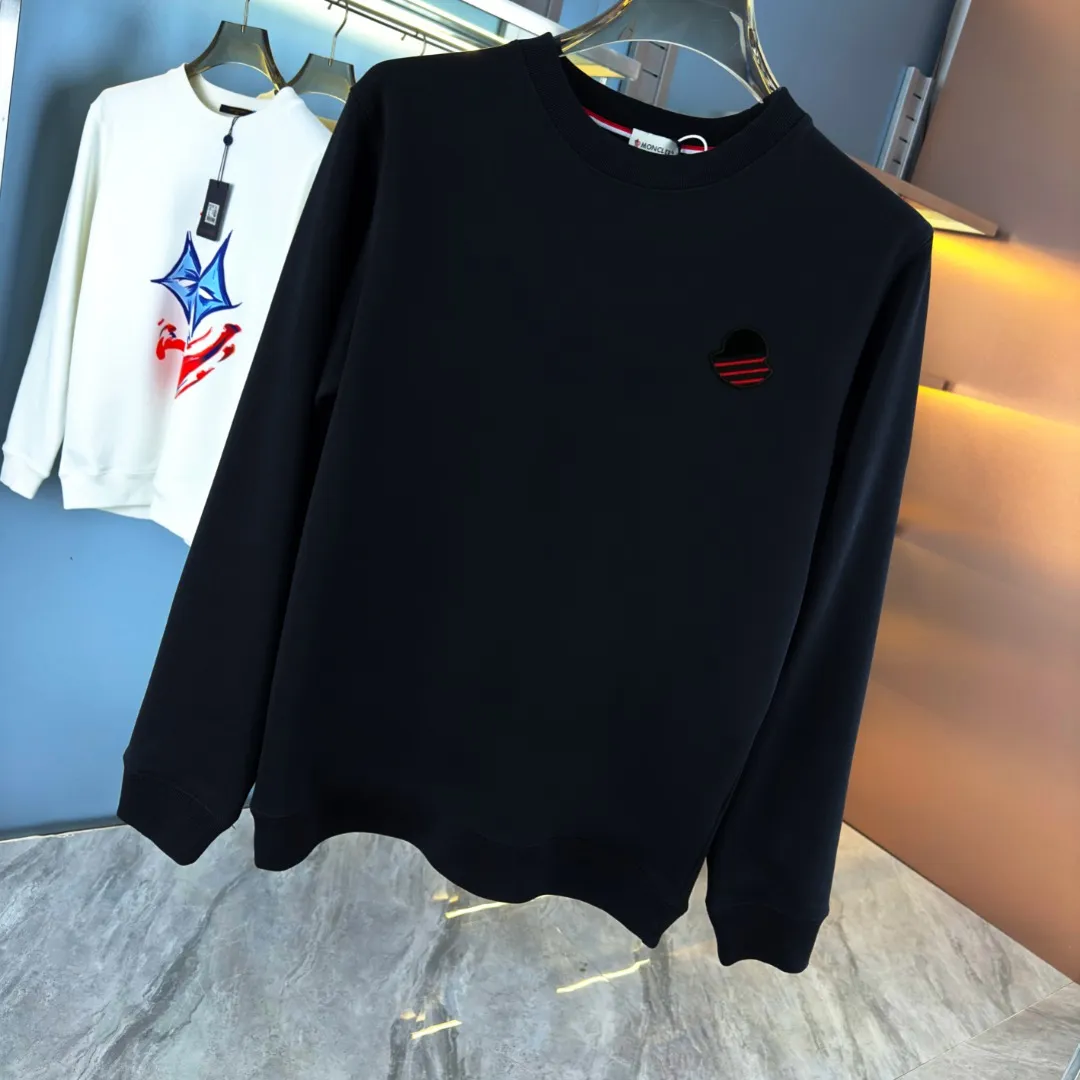 P210 high version sweatshirt) 📦With exclusive picture packaging📦 [Long-term ready stock] Upgraded version "Mobile phone smart sensor ~ NFC chip armband ~ Direct access to the official website anti-counterfeiting" 〖 𝐌𝐎𝐍𝐂𝐋𝐄𝐑 ~ Mouth covering〗 2025 new high quality, using 450g heavyweight fabric Different from the market currency, you can mix and match everything at will and you will be handsome😎The whole clothes is made of double waistcoats. The double waistcoats make the whole dress more three-dimensional. It is not an ordinary factory that can do such fine work. 2025 autumn and winter new style, on sale at the counter, exquisite printed round neck terry sweatshirt. High-end double-ply cotton. Customized stretch ribs are dyed in the same vat. Three standards are complete. It is matched with digital printing patterns and is very breathable. Same style for men and women. Color: black, white, apricot. Size: S M L XL 2XL
