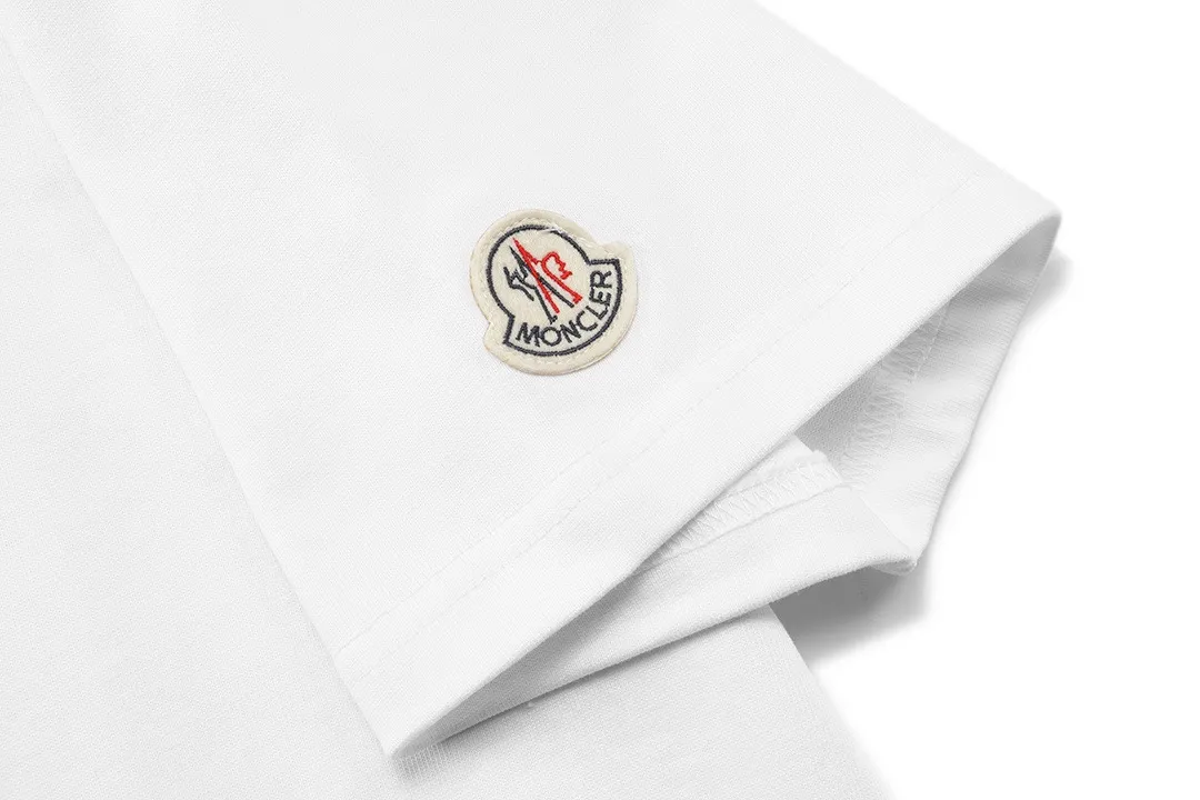 P150 Moncler 2026 official website new model Imported high-density heavy-duty embroidered letter logo Customized small armband Same style for men and women Short-sleeved T-shirt ·Customized 300g 100% double yarn pure cotton fabric ·Dyeing 32 double-strand threads ·Collar label, hangtag, main mark and three labels complete Color: White Size: XS S M L