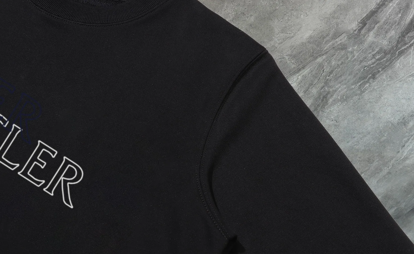 P210 High-version sweatshirt) [Long-term stock] 〖𝐌𝐎𝐍𝐂𝐋𝐄𝐑~Mask〗 Made of 440g heavy-weight fabric. It is different from the market currency. It can be matched with any variety and is properly handsome. 😎The whole dress is made of double waistcoats. The double waistcoats make the whole dress more three-dimensional. Not ordinary factories can do such fine work. 2025 Spring catwalk version of the T stage, on sale at the counter, exquisitely printed round neck terry sweatshirt, high-end double-ply cotton, custom-made stretch ribs, dyed in the same vat, complete with three standards, matched with digital printing patterns and very breathable, same style for men and women, color: black, white, apricot, size: S M L XL 2XL