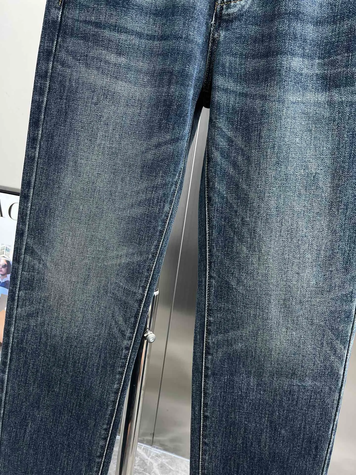 P320 Moncler (straight-leg pants) 🌟The new first-time counter foreign trade order popular jeans are super customized, original hardware, super heavy craftsmanship, awesome shape and impeccable details! The style is not picky, the feel is soft and elastic, especially high-end. Highly recommended 🐒🐒Size: 28-36🈚️35