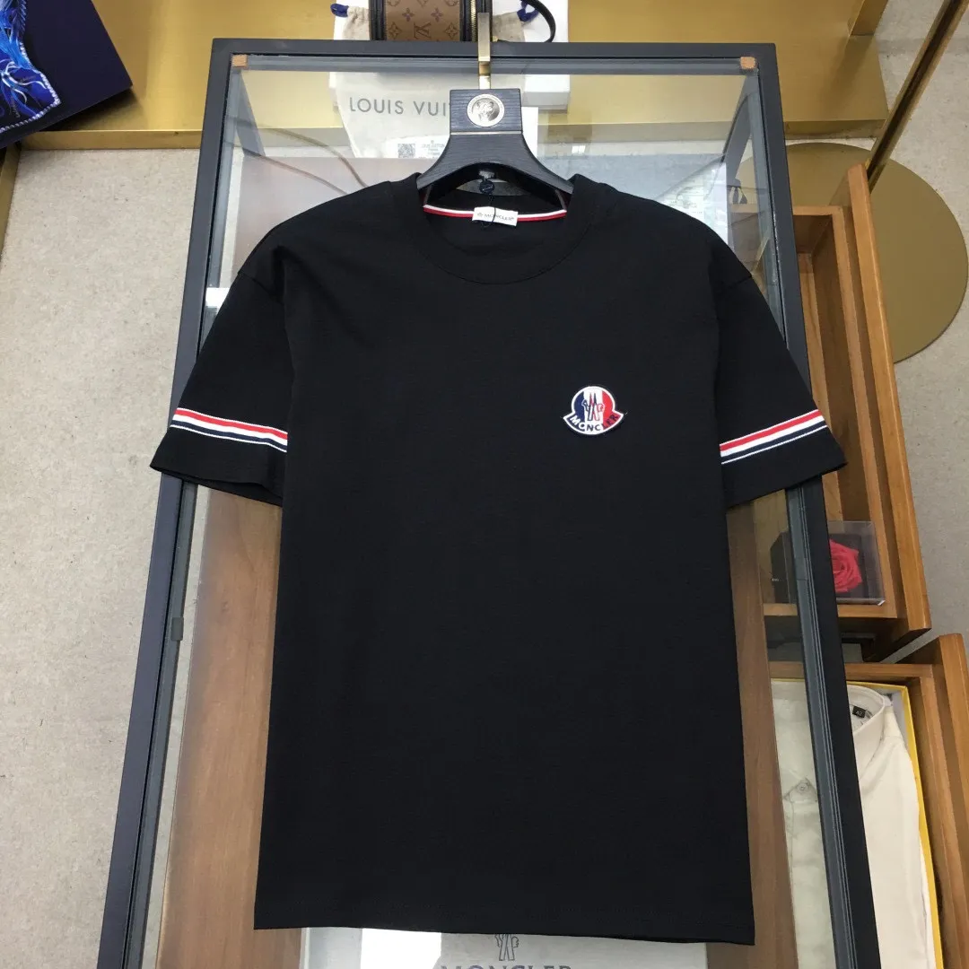 P570 Brand [MONCLER Mouth Covered] 2025 round neck short-sleeved shorts suit. The pure cotton fabric upper body will not be stuffy, the smooth and comfortable skin-friendly effect is more breathable, the fabric has its own texture, classic logo technology, a new interpretation from a unique angle, fashionable and versatile choice! Size: M-3XL (maximum wear: 190 pounds)
