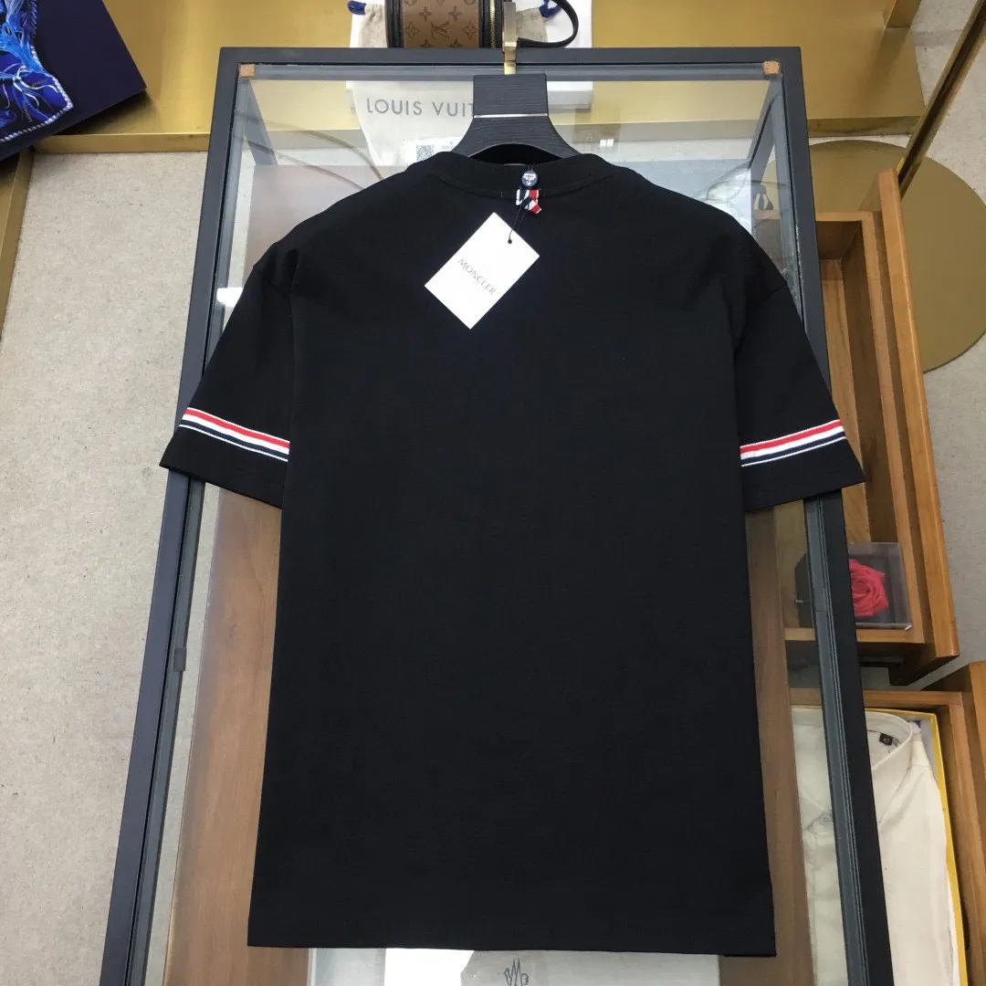 P570 Brand [MONCLER Mouth Covered] 2025 round neck short-sleeved shorts suit. The pure cotton fabric upper body will not be stuffy, the smooth and comfortable skin-friendly effect is more breathable, the fabric has its own texture, classic logo technology, a new interpretation from a unique angle, fashionable and versatile choice! Size: M-3XL (maximum wear: 190 pounds)
