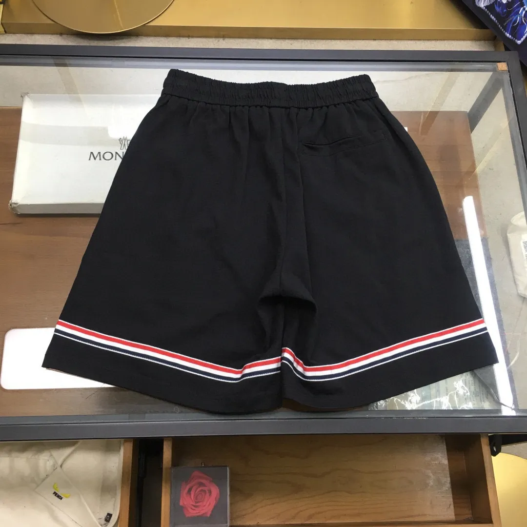 P570 Brand [MONCLER Mouth Covered] 2025 round neck short-sleeved shorts suit. The pure cotton fabric upper body will not be stuffy, the smooth and comfortable skin-friendly effect is more breathable, the fabric has its own texture, classic logo technology, a new interpretation from a unique angle, fashionable and versatile choice! Size: M-3XL (maximum wear: 190 pounds)
