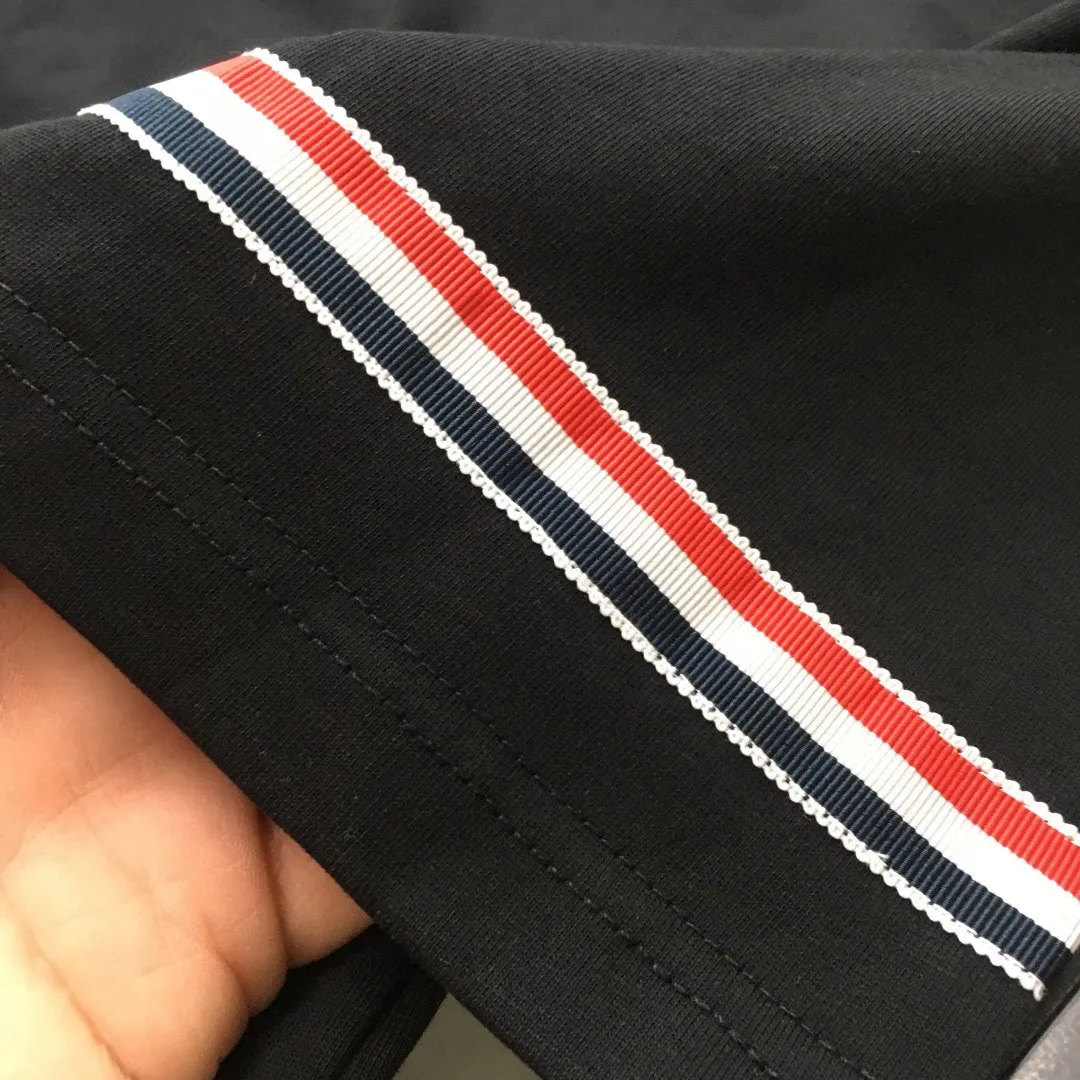P570 Brand [MONCLER Mouth Covered] 2025 round neck short-sleeved shorts suit. The pure cotton fabric upper body will not be stuffy, the smooth and comfortable skin-friendly effect is more breathable, the fabric has its own texture, classic logo technology, a new interpretation from a unique angle, fashionable and versatile choice! Size: M-3XL (maximum wear: 190 pounds)