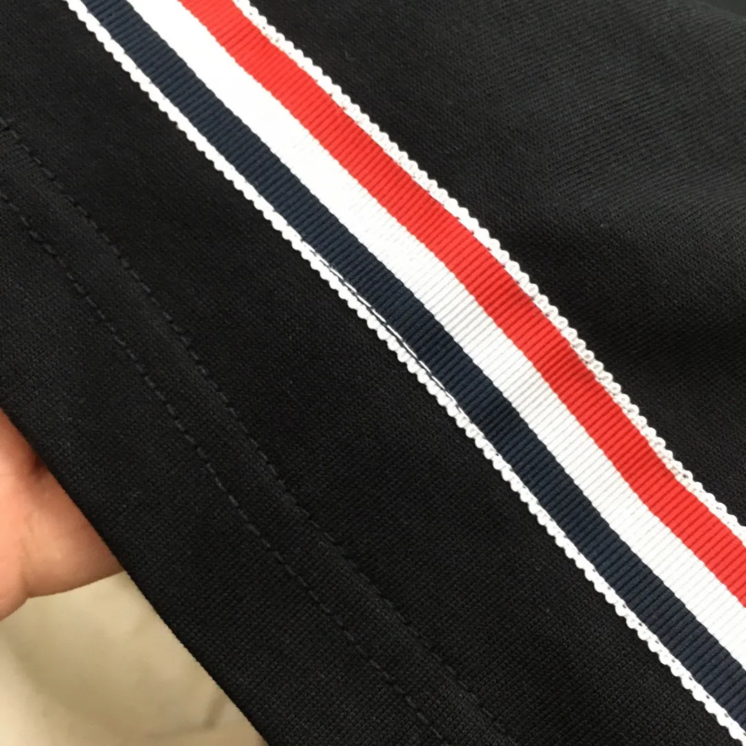 P570 Brand [MONCLER Mouth Covered] 2025 round neck short-sleeved shorts suit. The pure cotton fabric upper body will not be stuffy, the smooth and comfortable skin-friendly effect is more breathable, the fabric has its own texture, classic logo technology, a new interpretation from a unique angle, fashionable and versatile choice! Size: M-3XL (maximum wear: 190 pounds)
