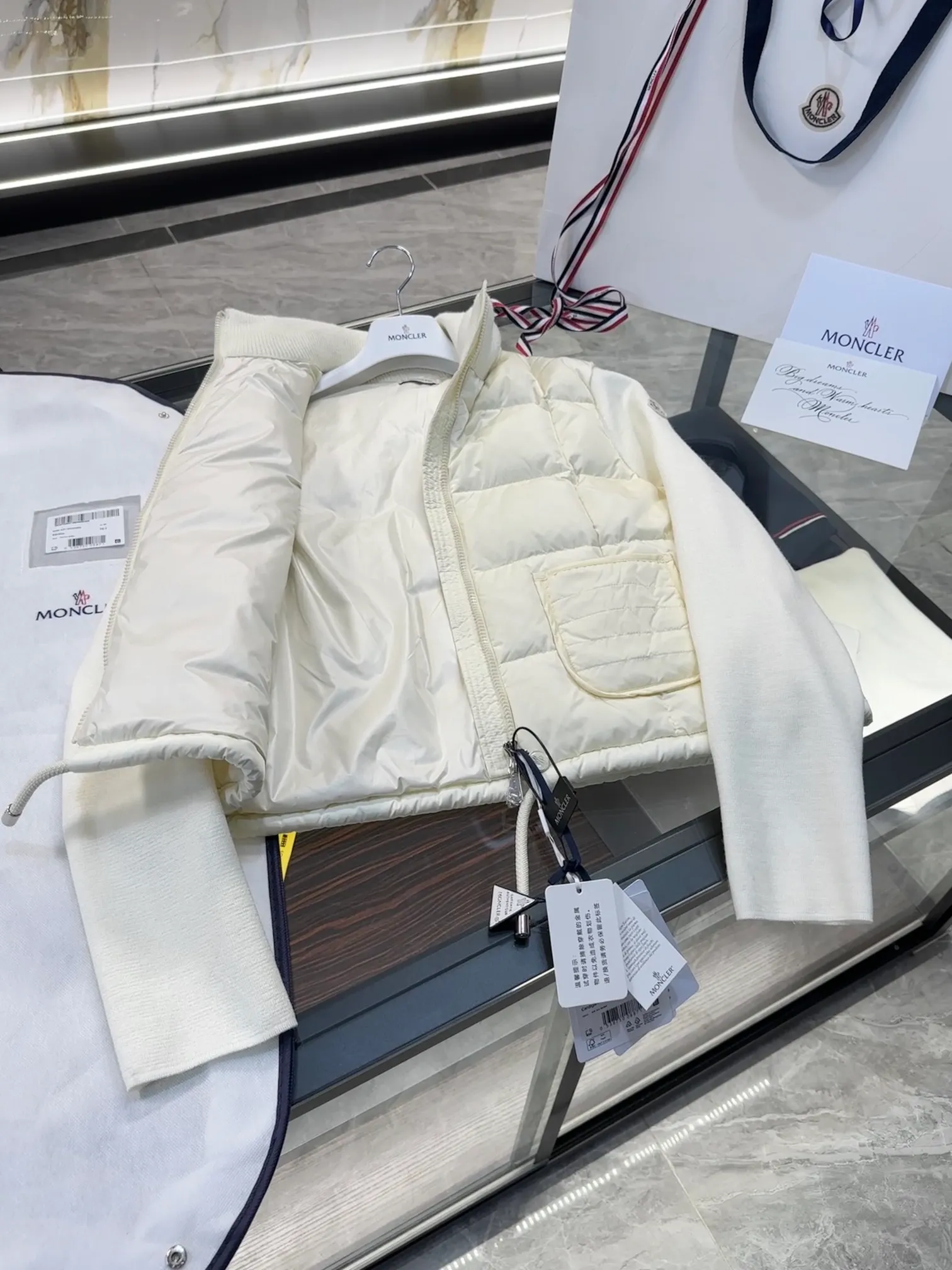 P600 Moncler women's padded wool zipper cardigan. More details shot. L258031