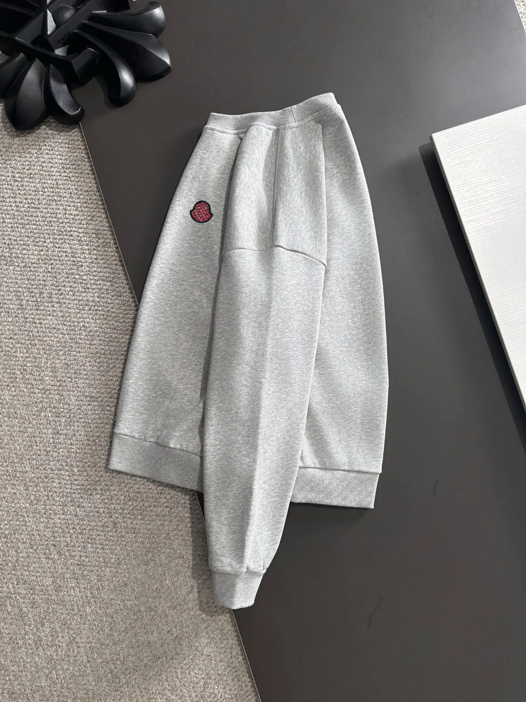 Next day shipping P720 MONCLER/Mongolian high quality 2025 autumn and winter new casual heavy industry suit exclusively developed by yb! High quality production! The top version of the trading company channel order, external orders for imported custom fabrics, high breathability and comfort, impeccable details, absolutely worth buying! This type of suit is also a must-have for lazy people. You don’t have to think about how to match it, you can just get it in one set! Brand element design concept, delicate and soft feel! It presents a casual cut and the upper body shape is great! On sale simultaneously on the official website! From a high-end men's positioning brand, the low-key luxury taste is irresistible! Exquisite workmanship and impeccable quality! The overall style is simple, fashionable and timeless, fully meeting the requirements of stylish and tasteful dressing! Sizes: S to XXL (or state your height and weight when placing an order)