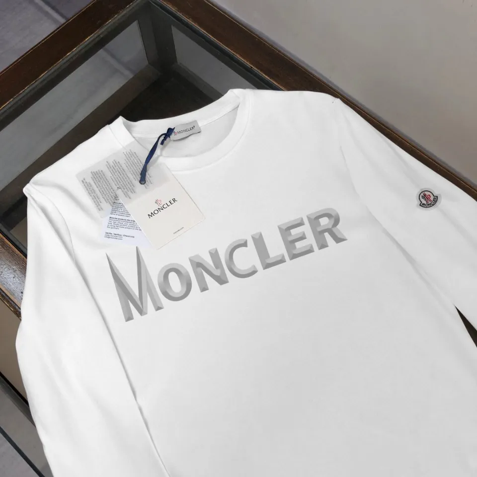 P180, a non-off-the-shelf model, you can trust it. Moncler printed long-sleeved T-shirt, 240g breathable cotton fabric, very soft and comfortable texture, does not shrink, does not deform, does not ball), can be worn alone as a base layer. Original customized accessories, collar label, care mark, hangtag, packaging (perfect details) Color: White Black Size: XS S M L